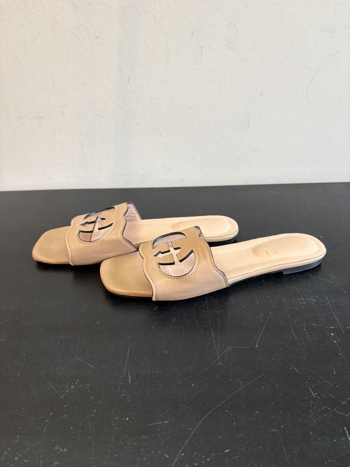 Gucci Gucci GG Interlocking Strap Leather Slides Beige Size US 7 / IT 37 - 1 Thumbnail