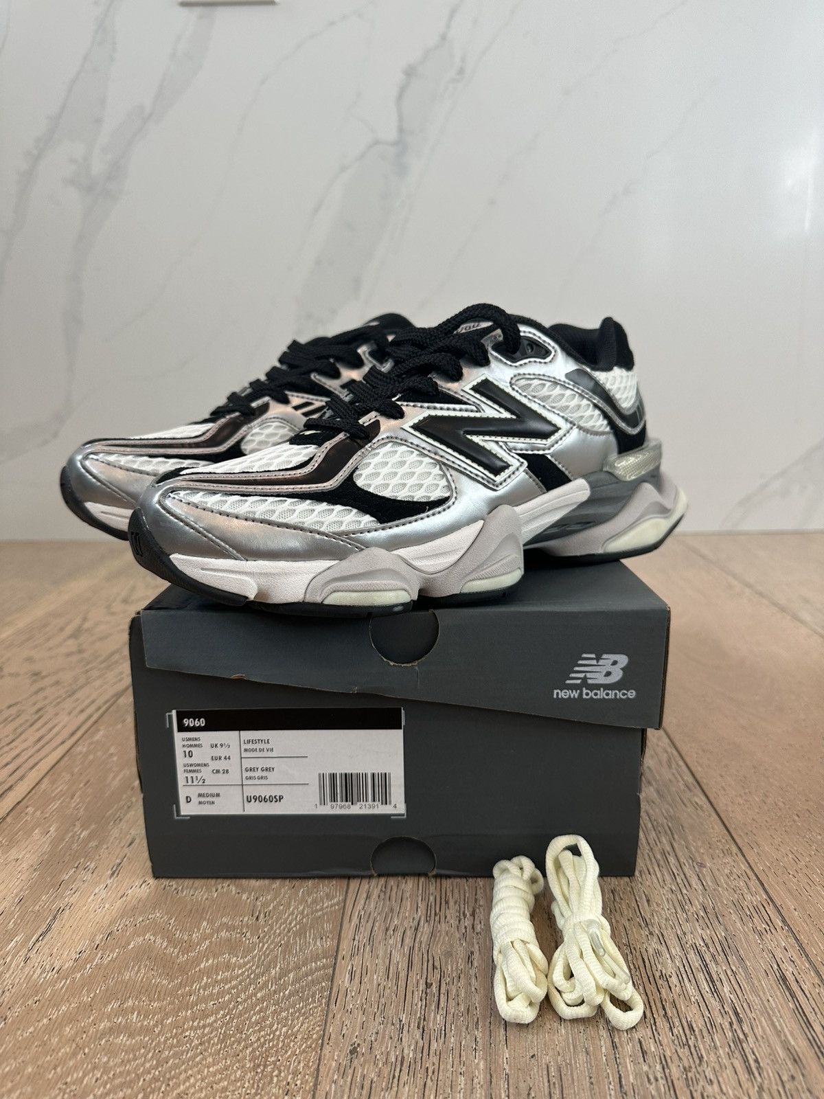New Balance New Balance 9060 Shoe Palace Metallic Size US 10 / EU 43 - 1 Thumbnail