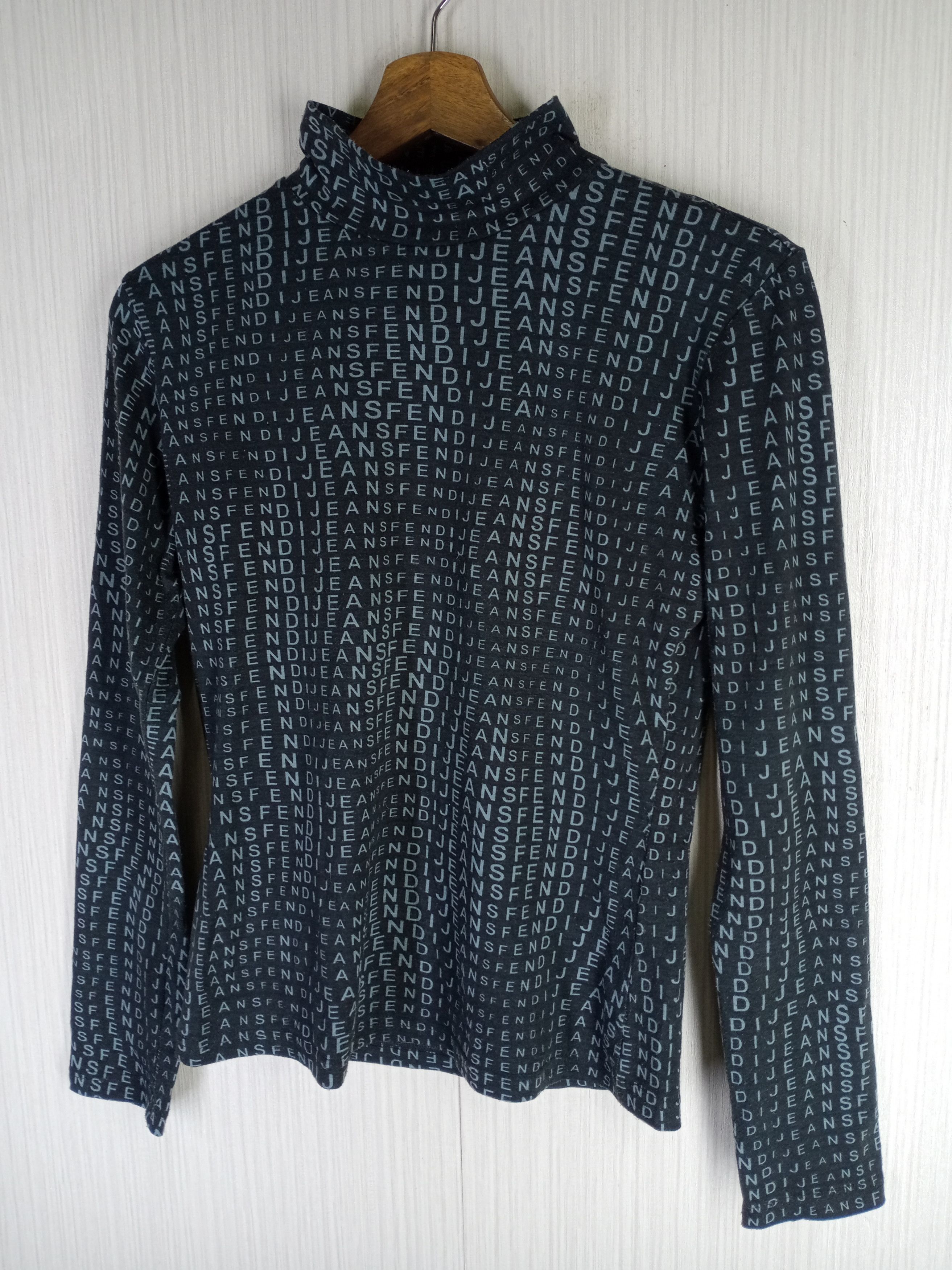 Fendi Vintage Fendi 3D Logo Fullprint Turtle Neck Long Sleeve Tee Size S / US 4 / IT 40 - 4 Thumbnail