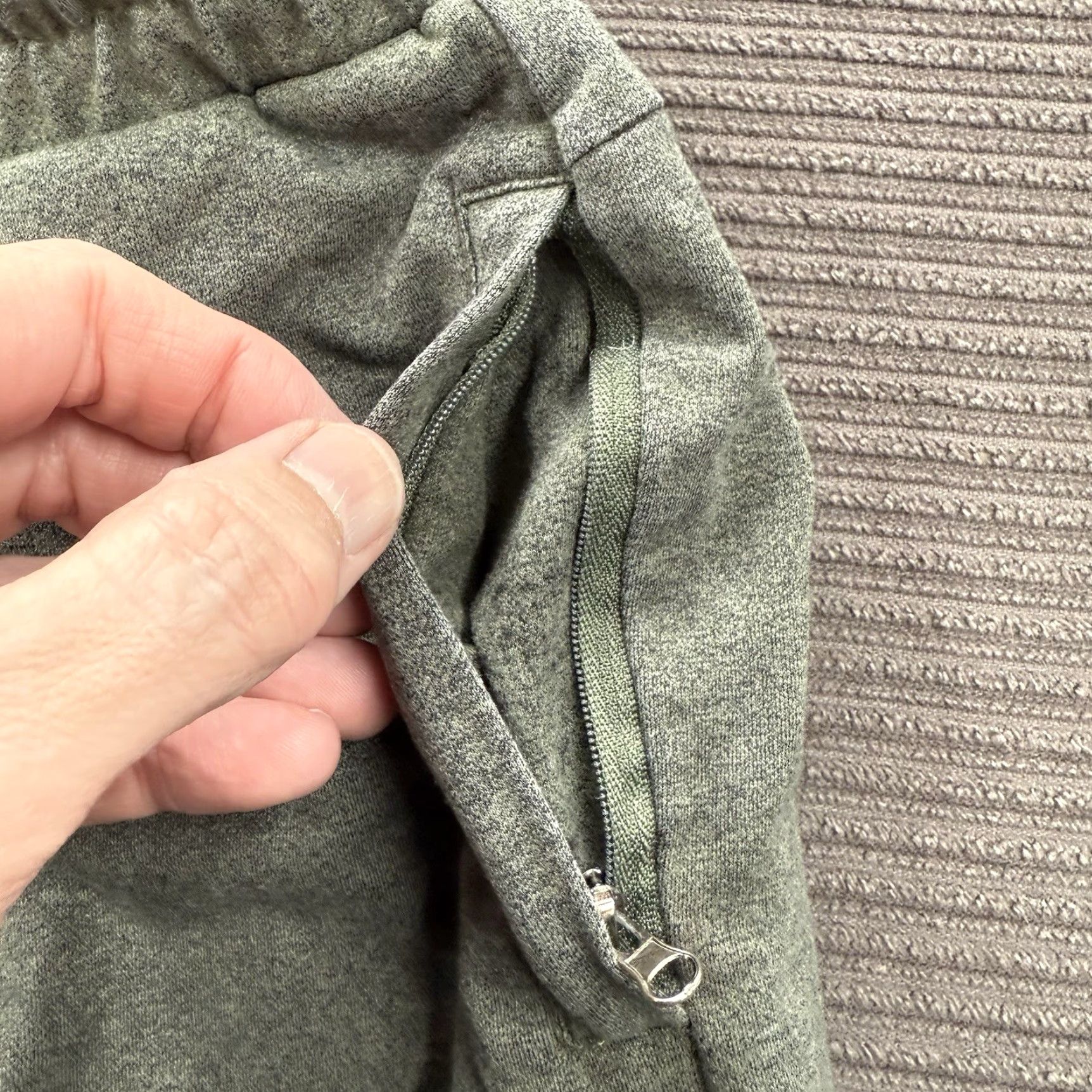 Vintage Alphalete Joggers Men Small Green Cotton Polyester Zip Pocket Athletic Everyday Sports Activewear Tapered Inseam 30 Size US 29 - 3 Thumbnail