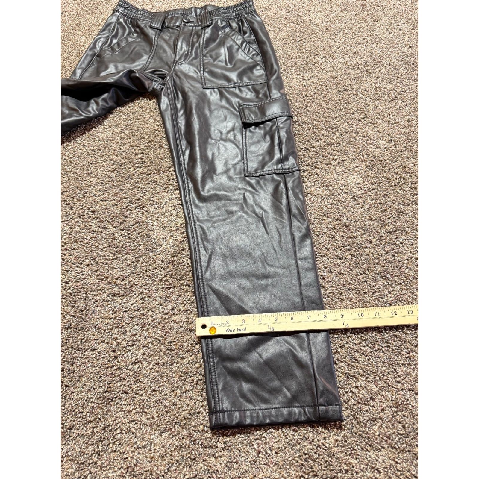 American Eagle Outfitters American Eagle Outfitters Cargo Pants Women's Black Size 6 SHORT EUC Leather Look Faux Leather Cargo Pants Women Black 6 SHORT Size 28" / US 6 / IT 42 - 4 Thumbnail