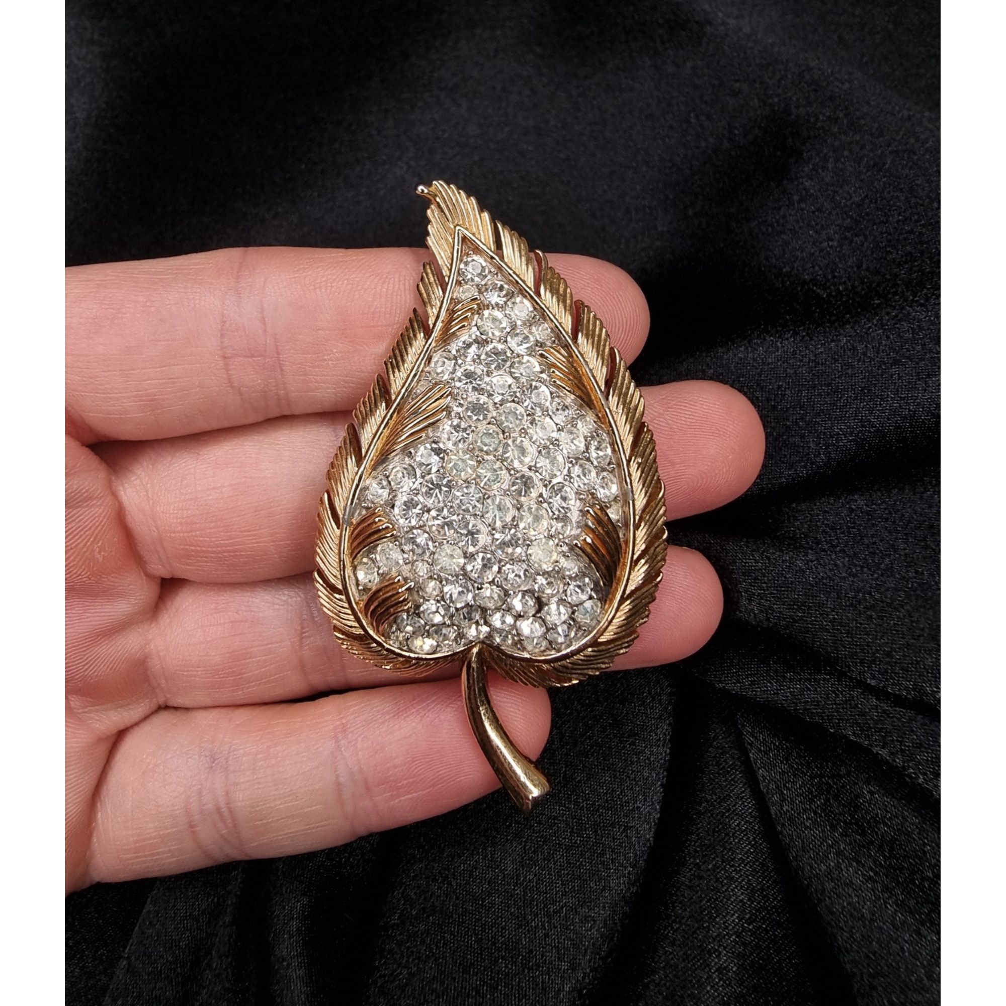 Other Vintage 1950s TRIFARI Signed Gold-Tone Leaf Brooch With Rhin Size ONE SIZE - 5 Thumbnail