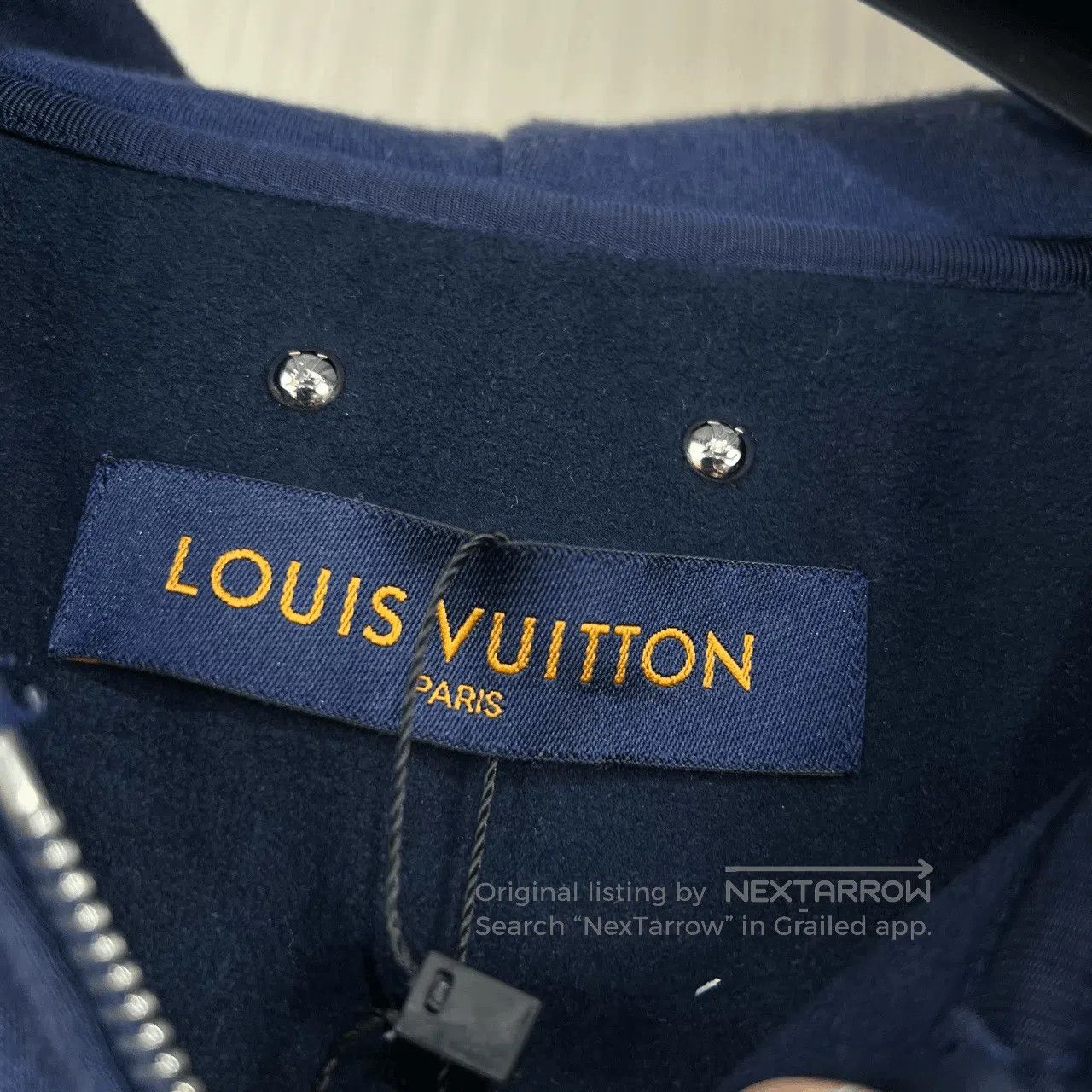Louis Vuitton louis vuitton logo zip. Size XS / US 0-2 / IT 36-38 - 6 Thumbnail