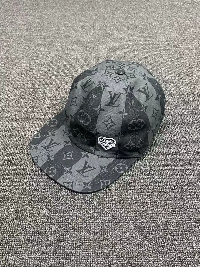 Louis Vuitton Louis Vuitton Nigo hat 2501-Nextarrow Size ONE SIZE - 1 Thumbnail