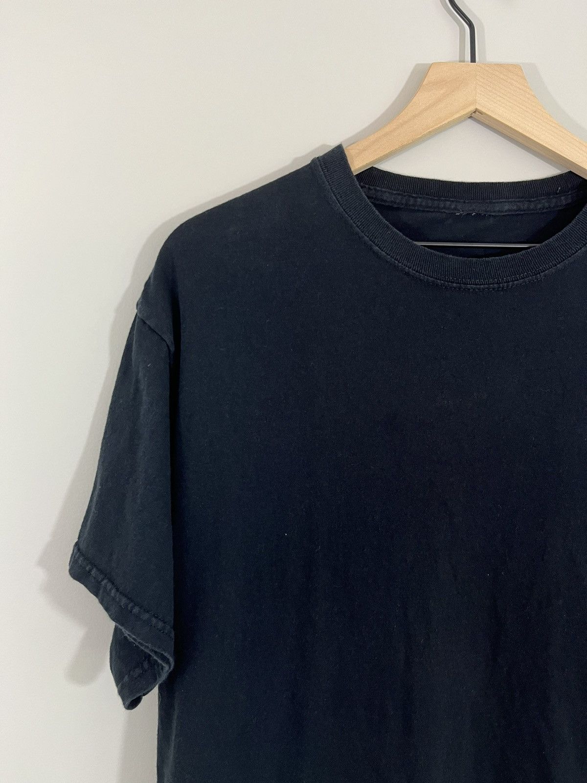 Vintage STREET MATERIAL Faded Black Y2K Tee Size US L / EU 52-54 / 3 - 4 Thumbnail