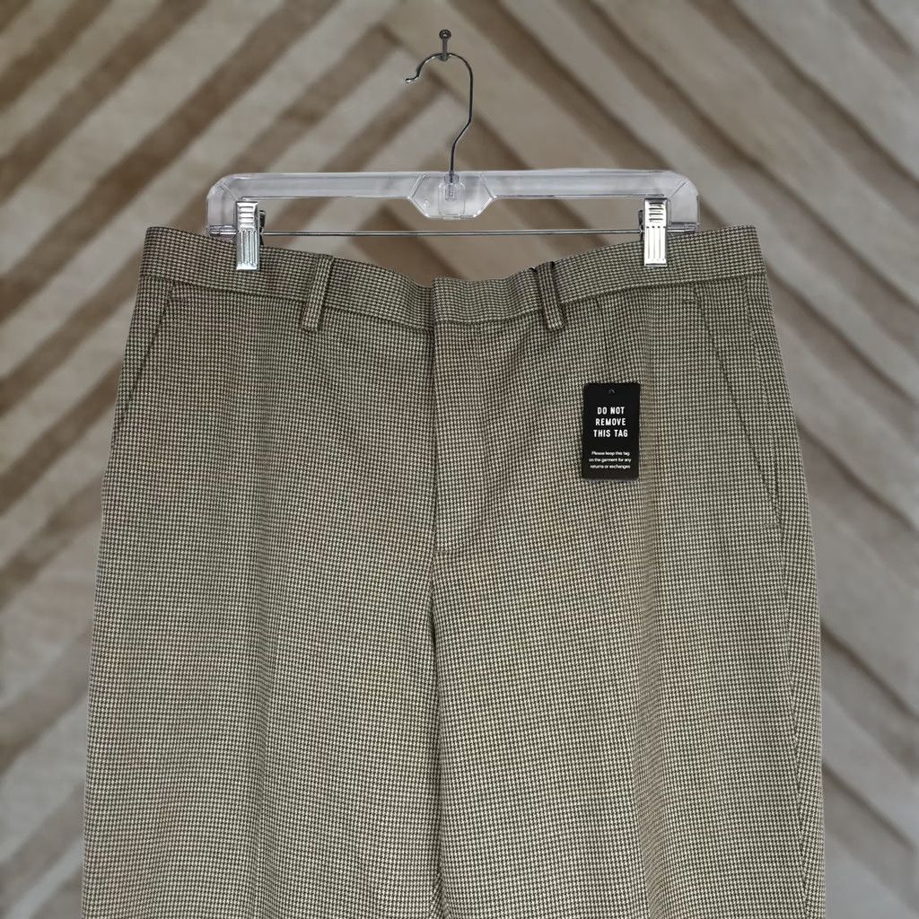 Express EXPRESS Men’s Pants - Dress Pants - 34 x 34 - Olive - Classic Fit Polyester Blend Slacks Size US 34 / EU 50 - 1 Thumbnail