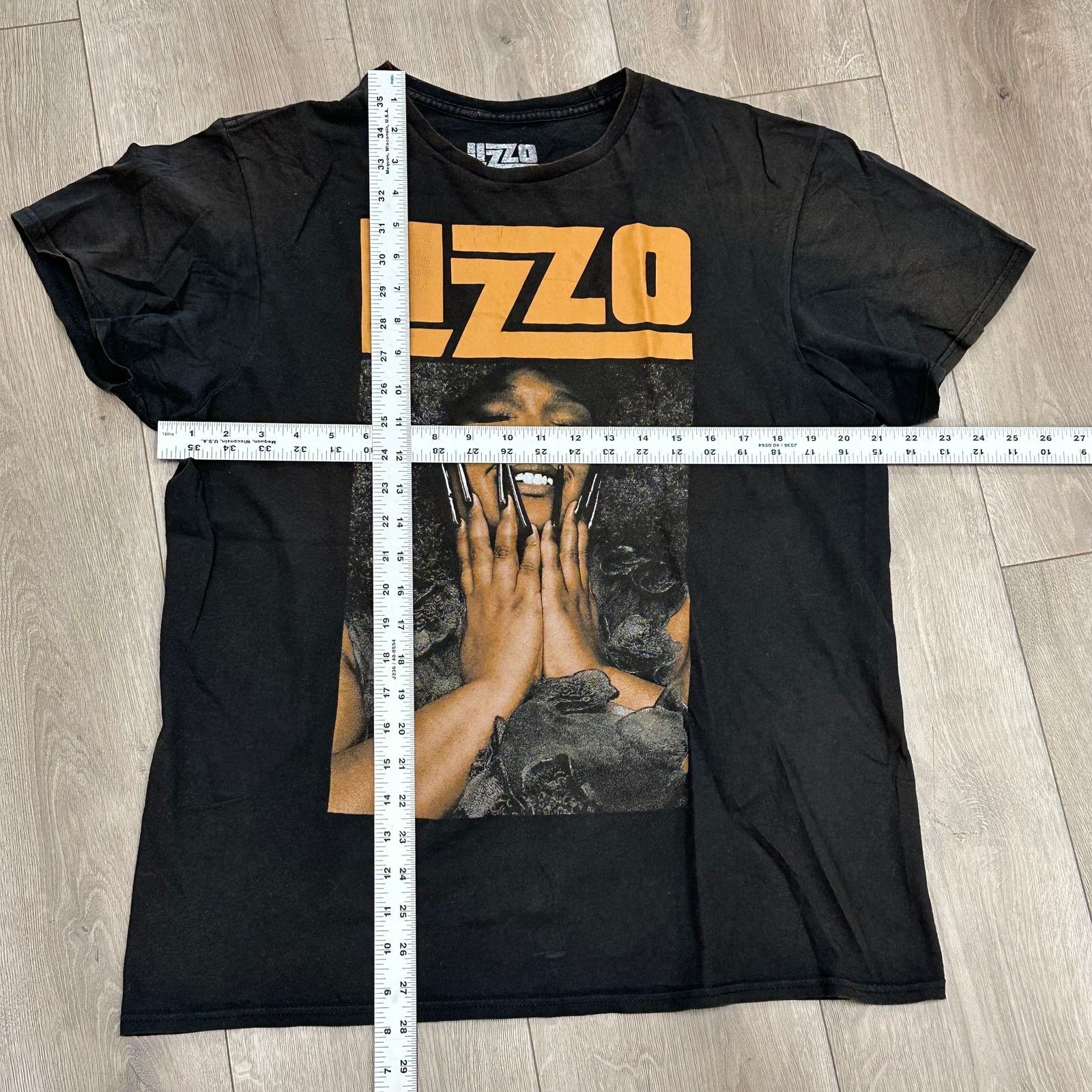 Hot Topic Lizzo Tour Promo Tee T Shirt Size Large L Black B22 Size US L / EU 52-54 / 3 - 4 Thumbnail