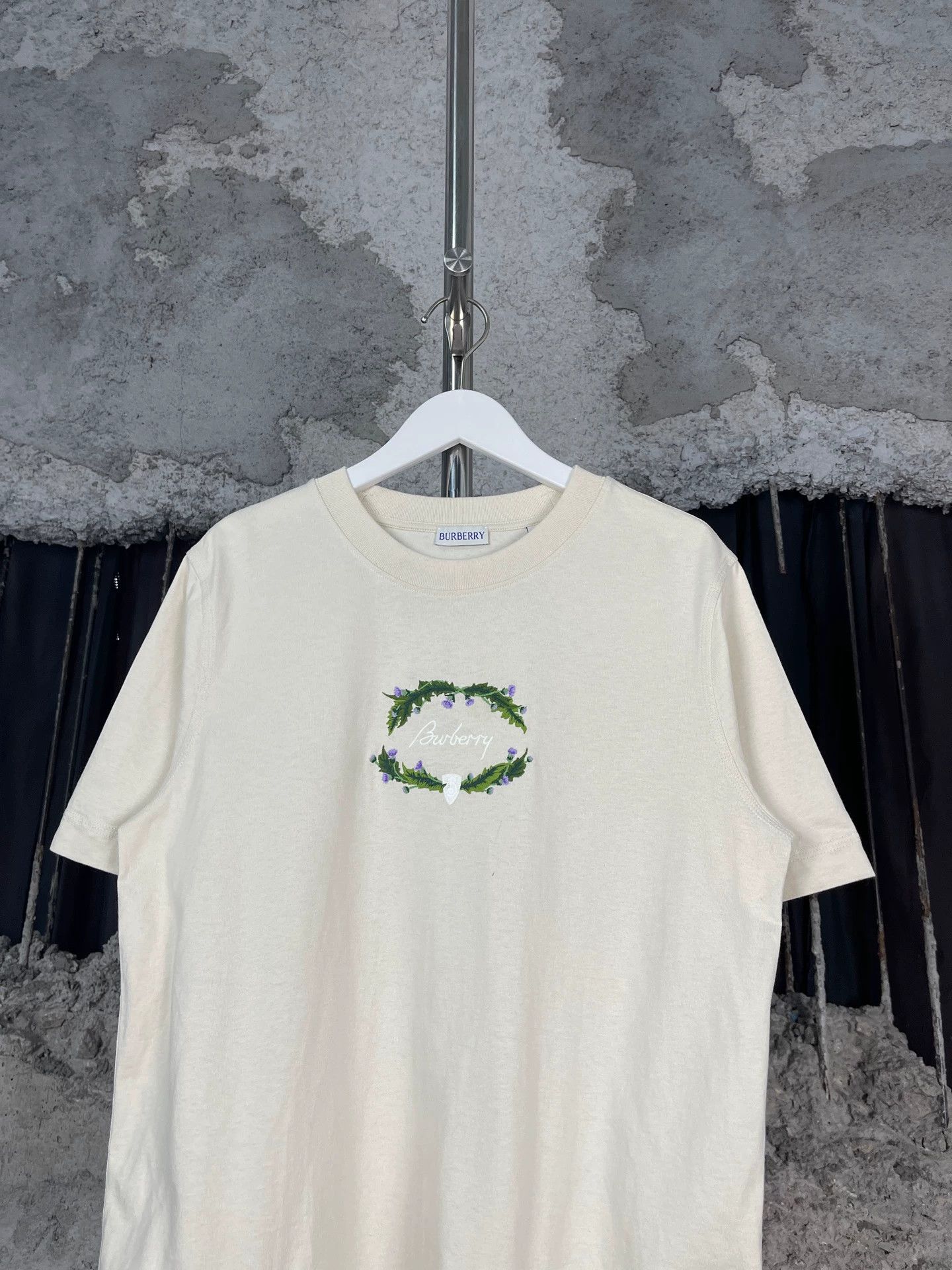 Burberry Burberry Short Sleeve T-Shirt M 99 New Size M / US 6-8 / IT 42-44 - 3 Thumbnail