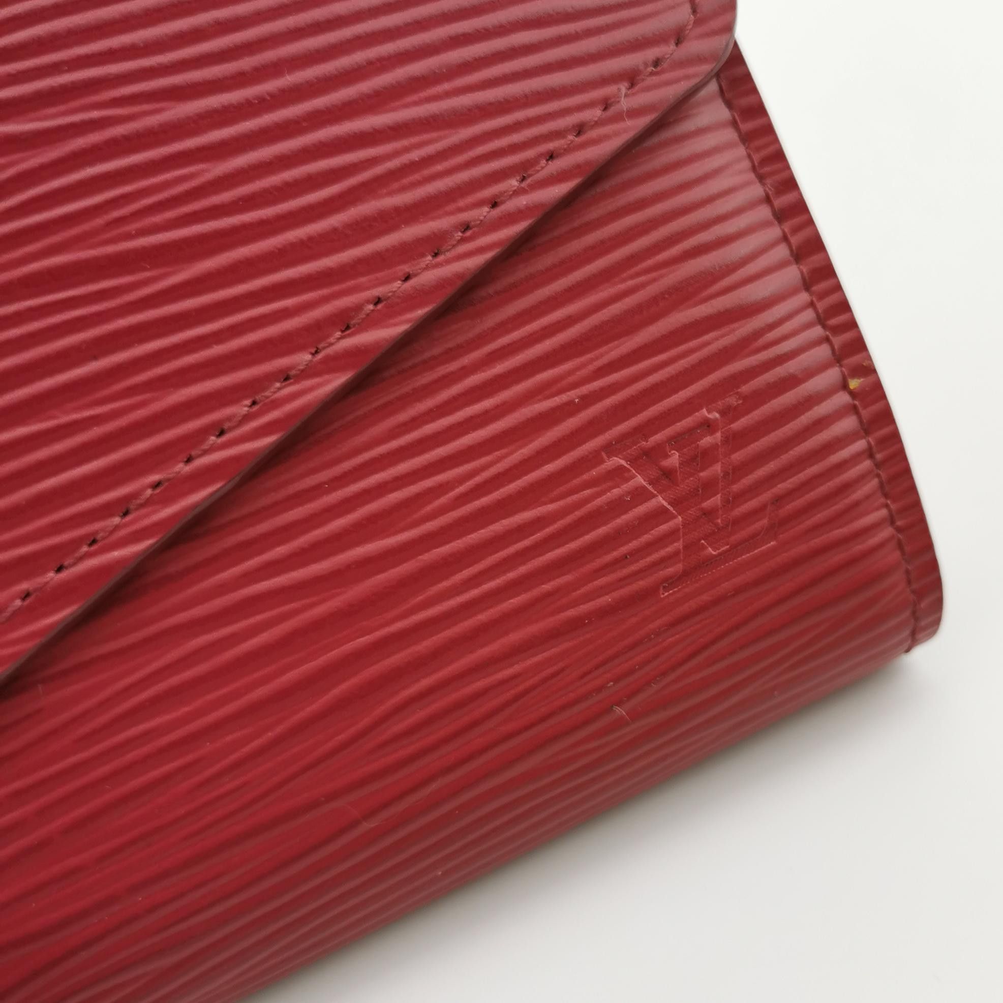 Louis Vuitton Louis Vuitton (LV) Sarah leather solid color water ripple s Size ONE SIZE - 5 Thumbnail