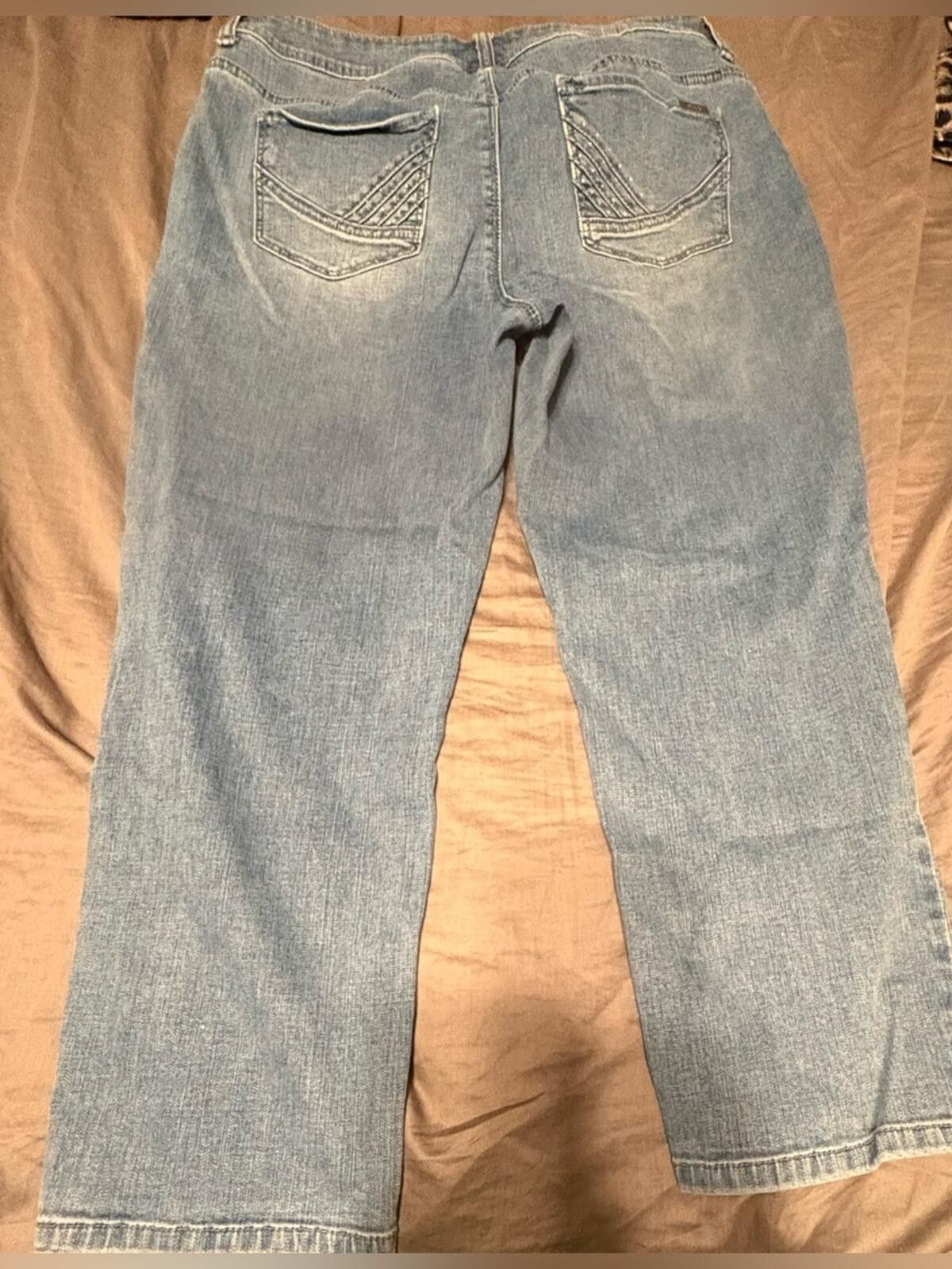 Chicos Chico’s ‘So Slimming’ Cropped Jeans Size 1.5 Size 30" / US 8 / IT 44 - 1 Thumbnail