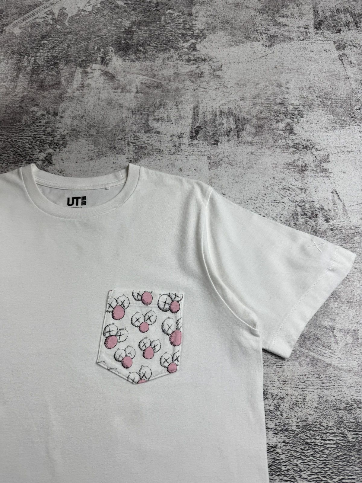 Kaws × Uniqlo KAWS Pocket Pink BFF Designer Small Cotton Jersey T Shirt Size US S / EU 44-46 / 1 - 7 Thumbnail