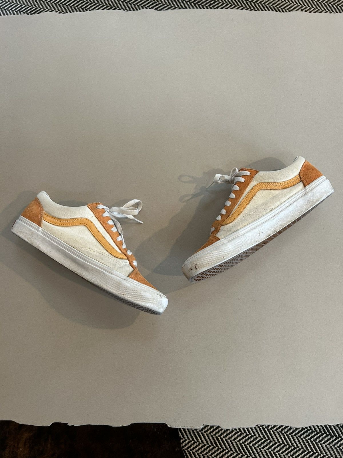 Vans Vans Old Skool Size US 9.5 / EU 42-43 - 2 Thumbnail