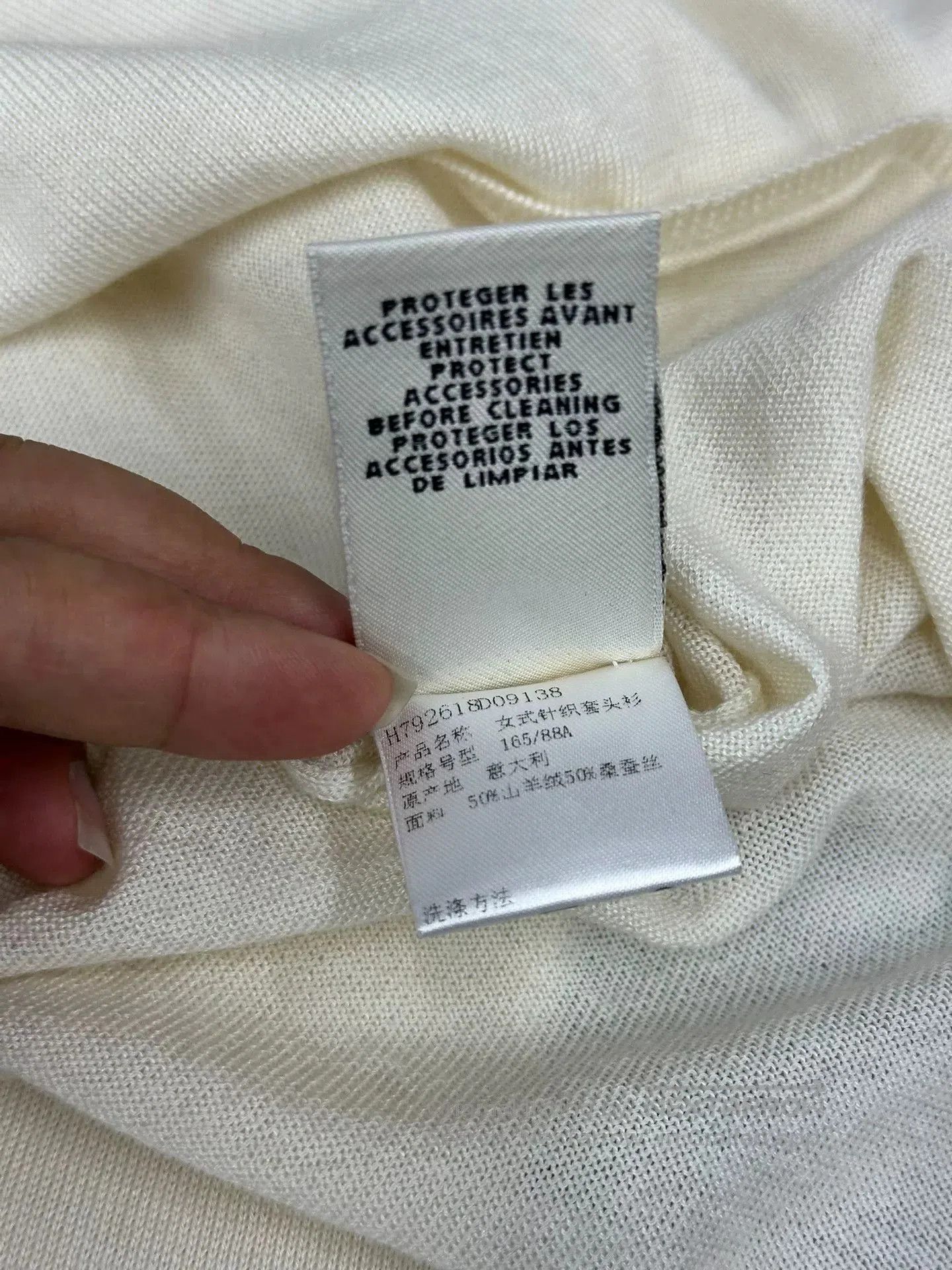 Hermes Hermes White Cashmere Turtleneck Sweater. Size US M / EU 48-50 / 2 - 7 Thumbnail