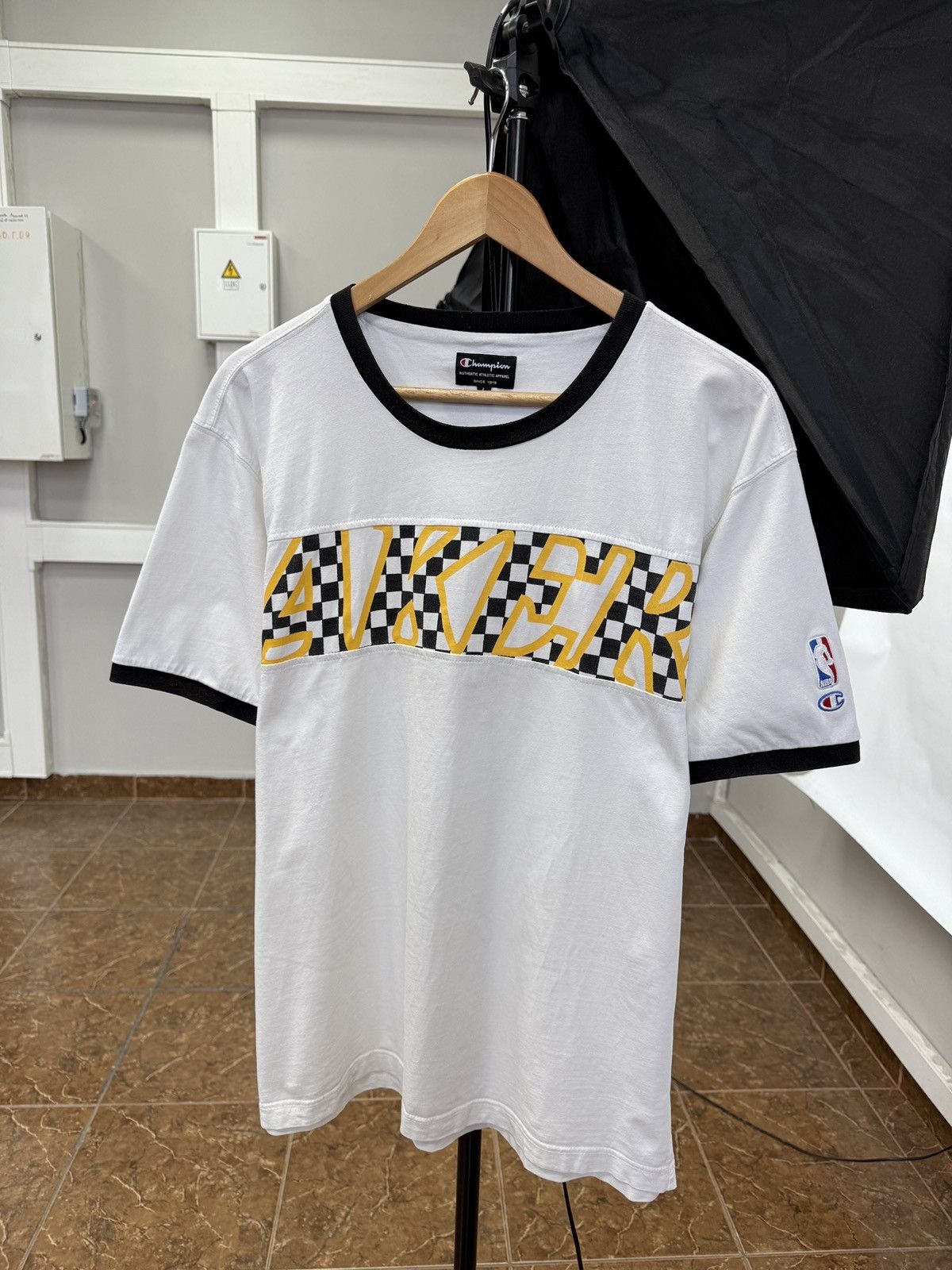 Champion 🇺🇸 Vintage 90s Champion Los Angeles Lakers T-Shirt Just Don Size US L / EU 52-54 / 3 - 2 Thumbnail