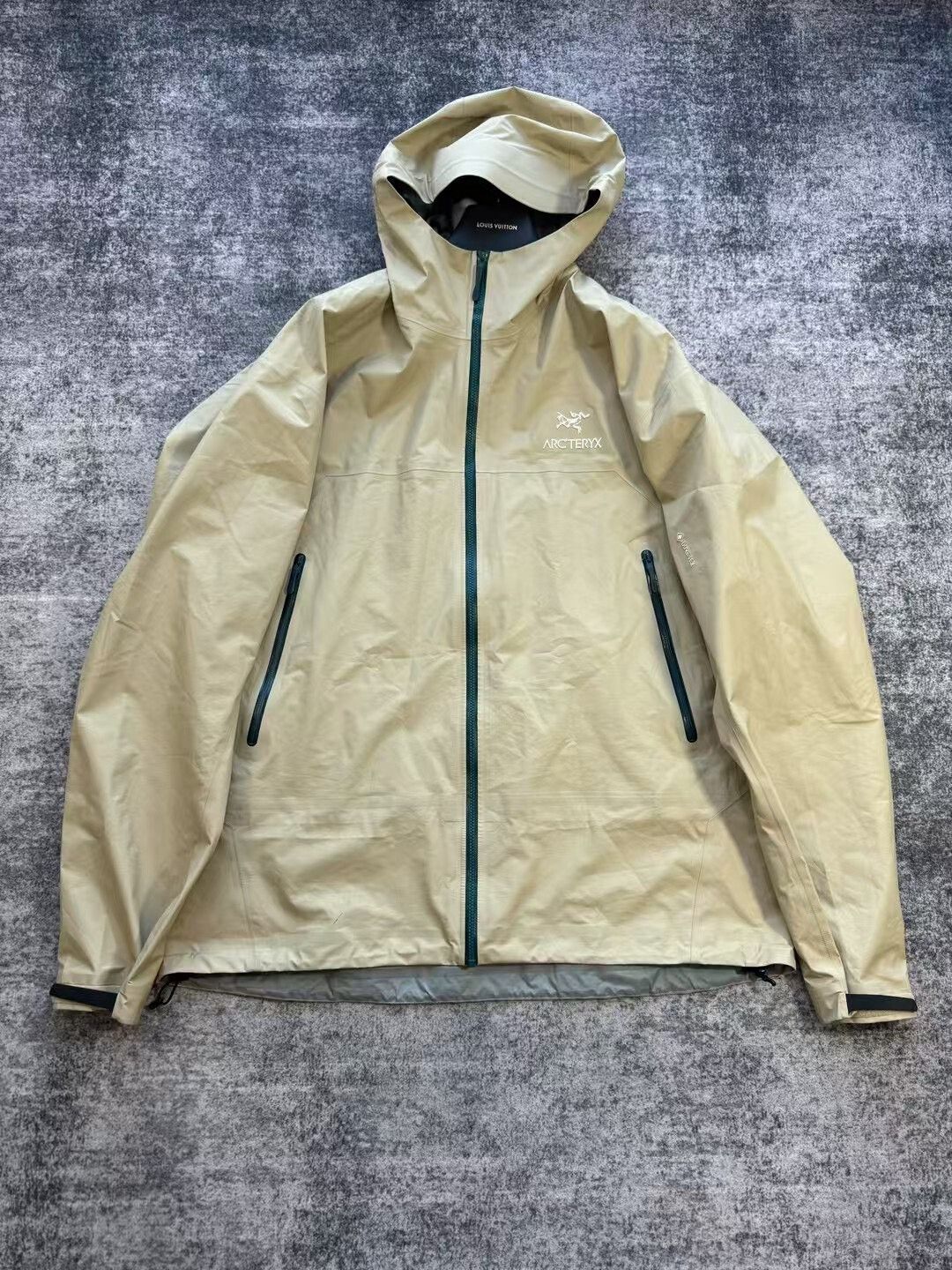 Arc'teryx Arc'teryx Beige Light Jacket xxl Men Size US XXL / EU 58 / 5 - 1 Thumbnail