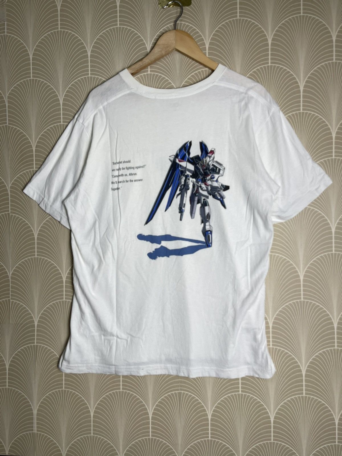 Anime × Japanese Brand × Uniqlo 2000s FREEDOM GUNDAM TSHIRT SOLO CHARACTER HERO Size US XL / EU 56 / 4 - 1 Thumbnail