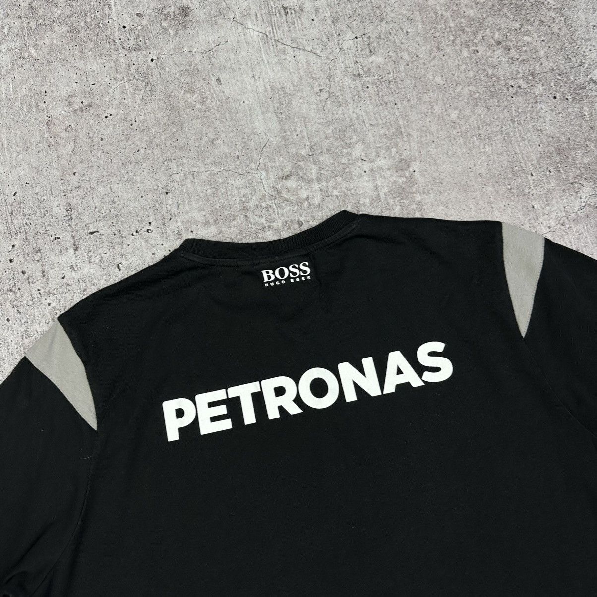 Mercedes-Benz Vintage Mercedes Benz Petronas F1 Formula Uno Hugo Boss Tee Size US XL / EU 56 / 4 - 16 Thumbnail
