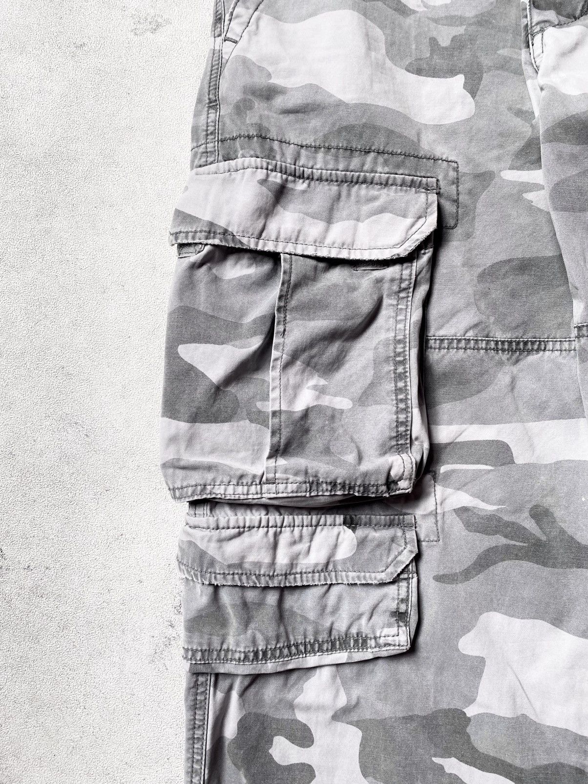 If Six Was Nine Y2K Mossimo Camo Cargo Multipocket Baggy 90s Skater Size US 32 / EU 48 - 6 Thumbnail