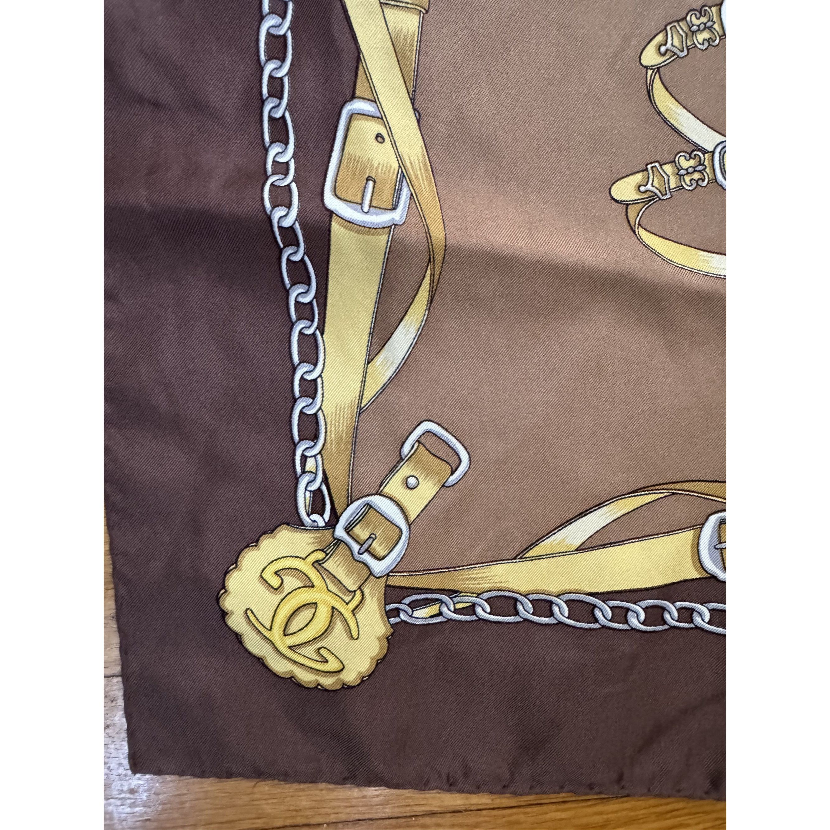 Gucci Italy Gucci Beautiful Authentic Scarf 33" x 33" Silk Size ONE SIZE - 3 Thumbnail