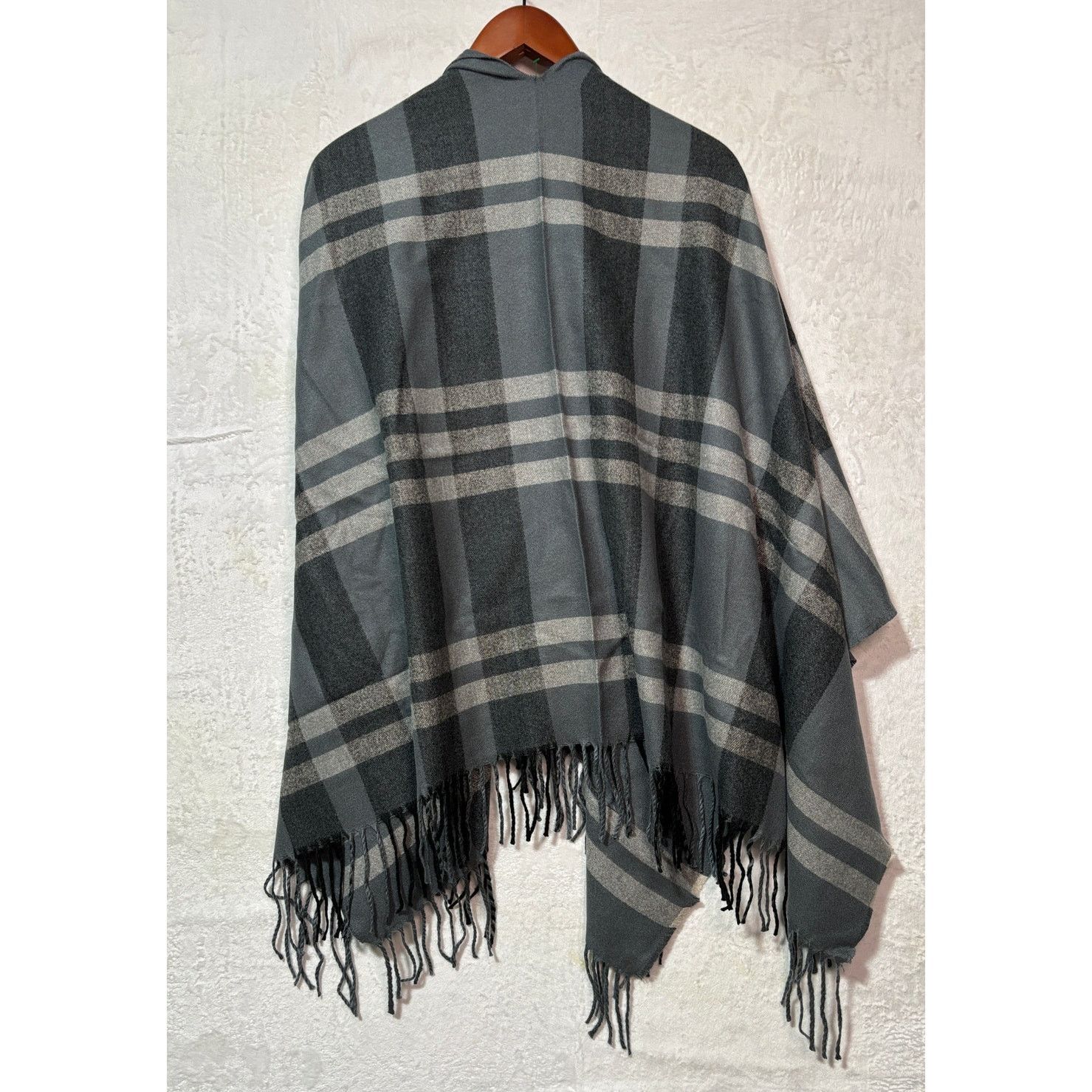 Other SIIZU Causebox Women's Sustainable Ruana Shawl Poncho Wrap Size ONE SIZE - 3 Thumbnail