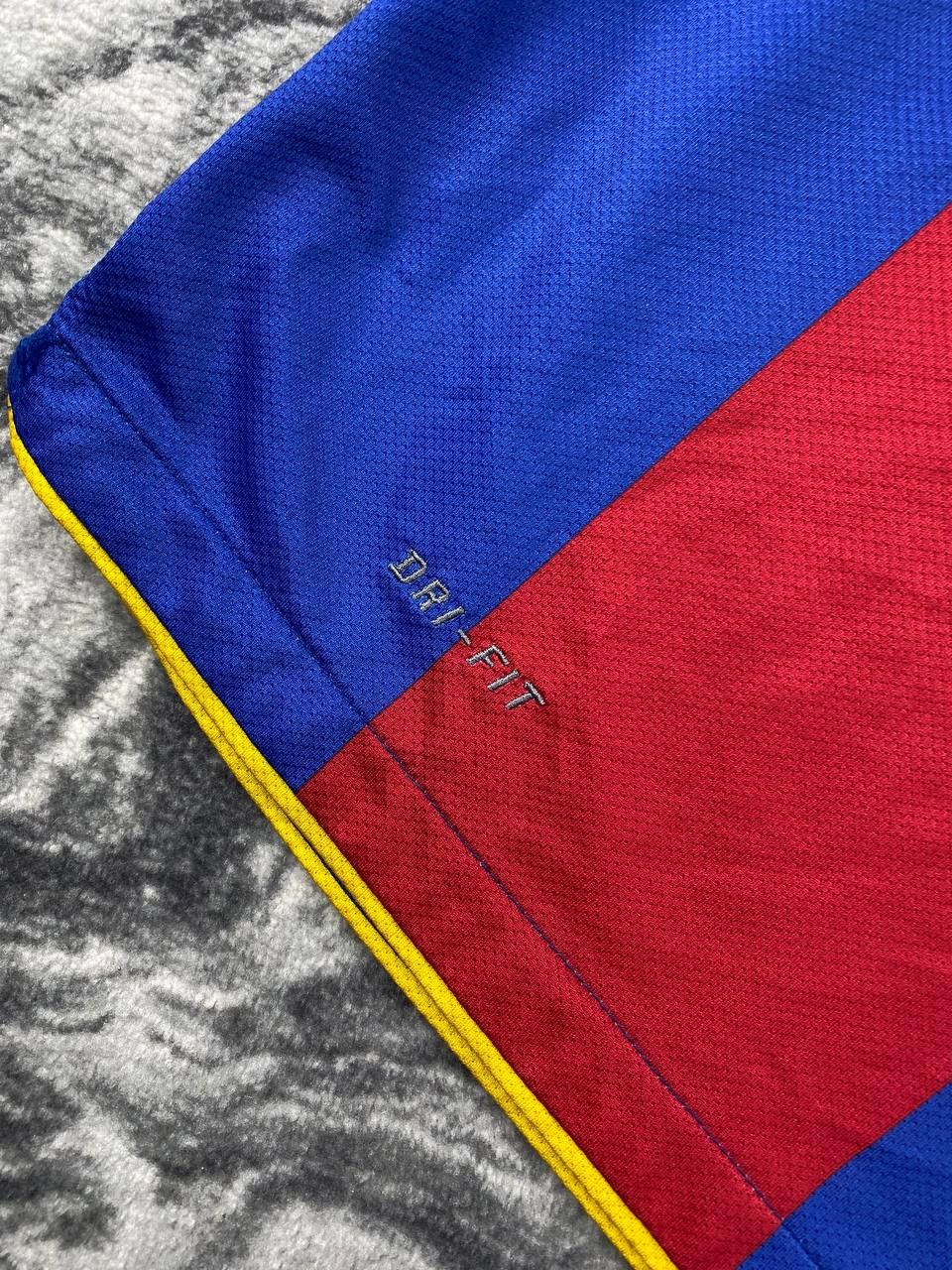 Nike Nike FC Basel 2011 2012 Home Football Shirt Soccer Jersey Size US L / EU 52-54 / 3 - 8 Thumbnail