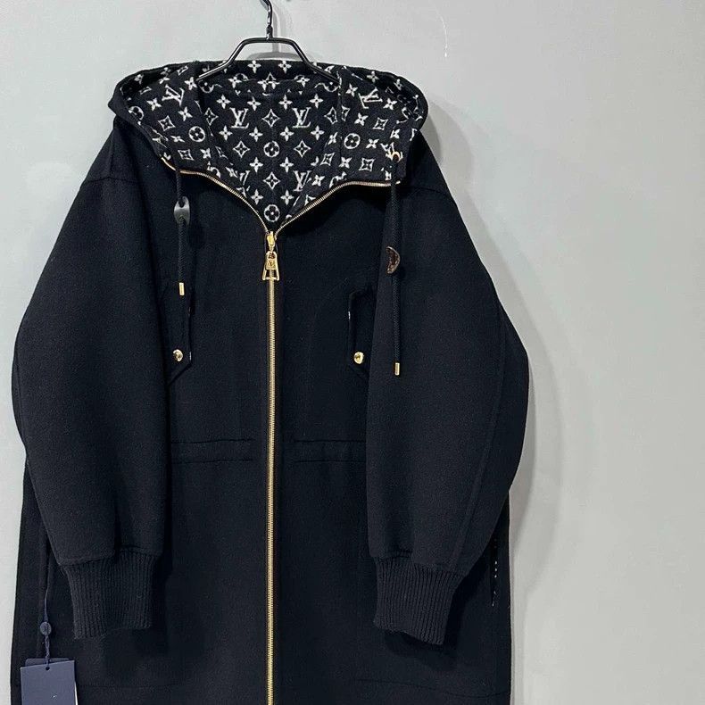 Louis Vuitton Reversible Printed Pocket Coat by Louis Vuitton -2505 Size M / US 6-8 / IT 42-44 - 4 Thumbnail
