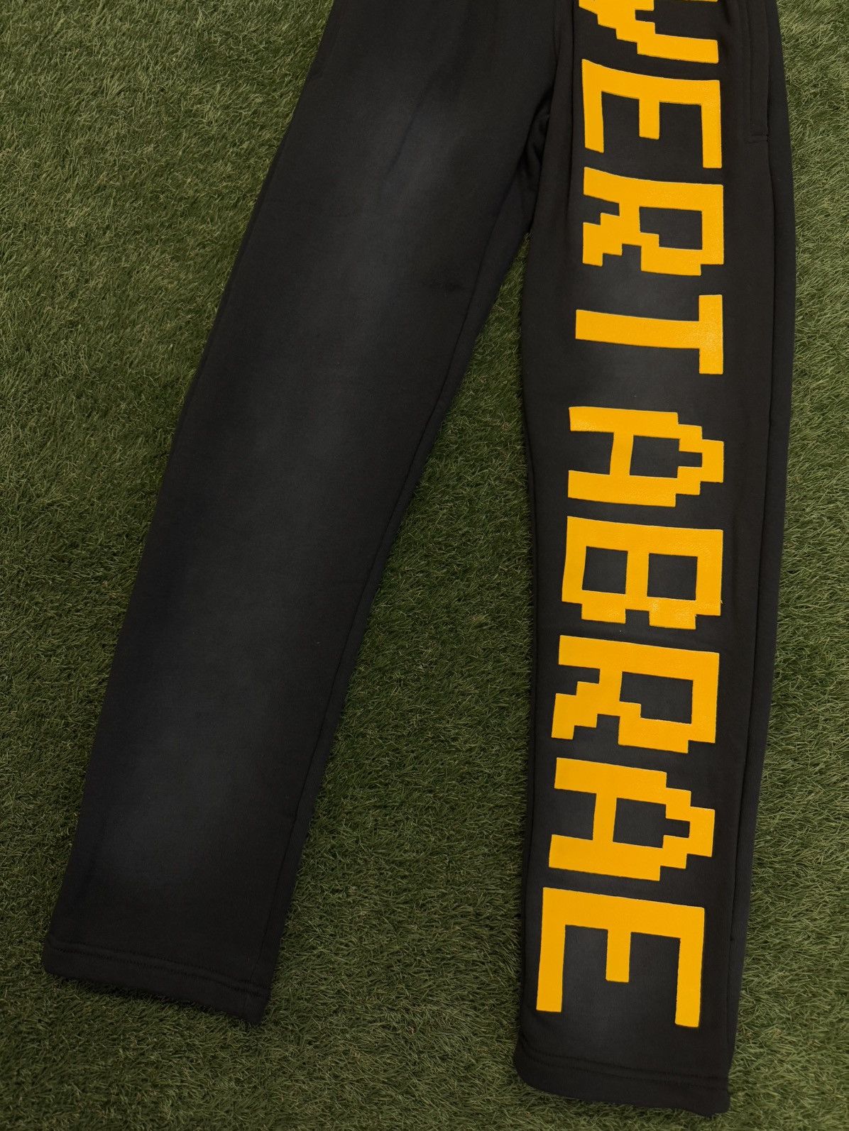 Vertabrae Vertabrae C-2 Sweatpants Black/Yellow Size S (NEW) Size US 30 / EU 46 - 4 Thumbnail