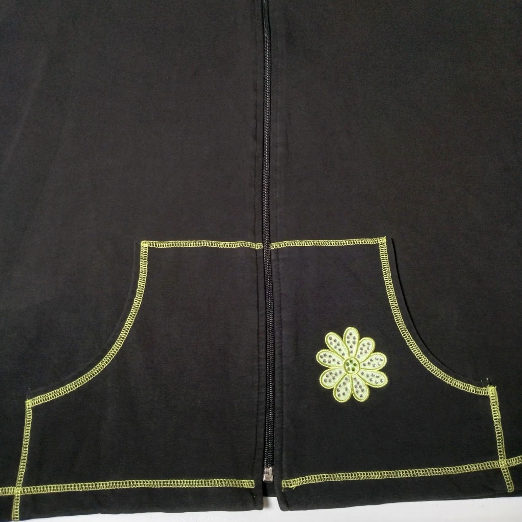 Quacker Factory VINTAGE The Quacker Factory Vest Zip Up 1X Black Neon Green Stitching Daisy Bling Knit Cotton Blend Sleeveless Rhinestones Flower Casual Womens Size XL / US 12-14 / IT 48-50 - 7 Thumbnail