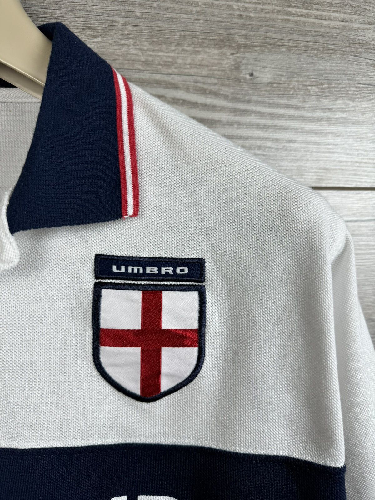Umbro × Vintage UMBRO POLO BIG LOGO ENGLAND 🏴󠁧󠁢󠁥󠁮󠁧󠁿 VINTAGE SITY SERIES SIZE M Size US M / EU 48-50 / 2 - 5 Thumbnail