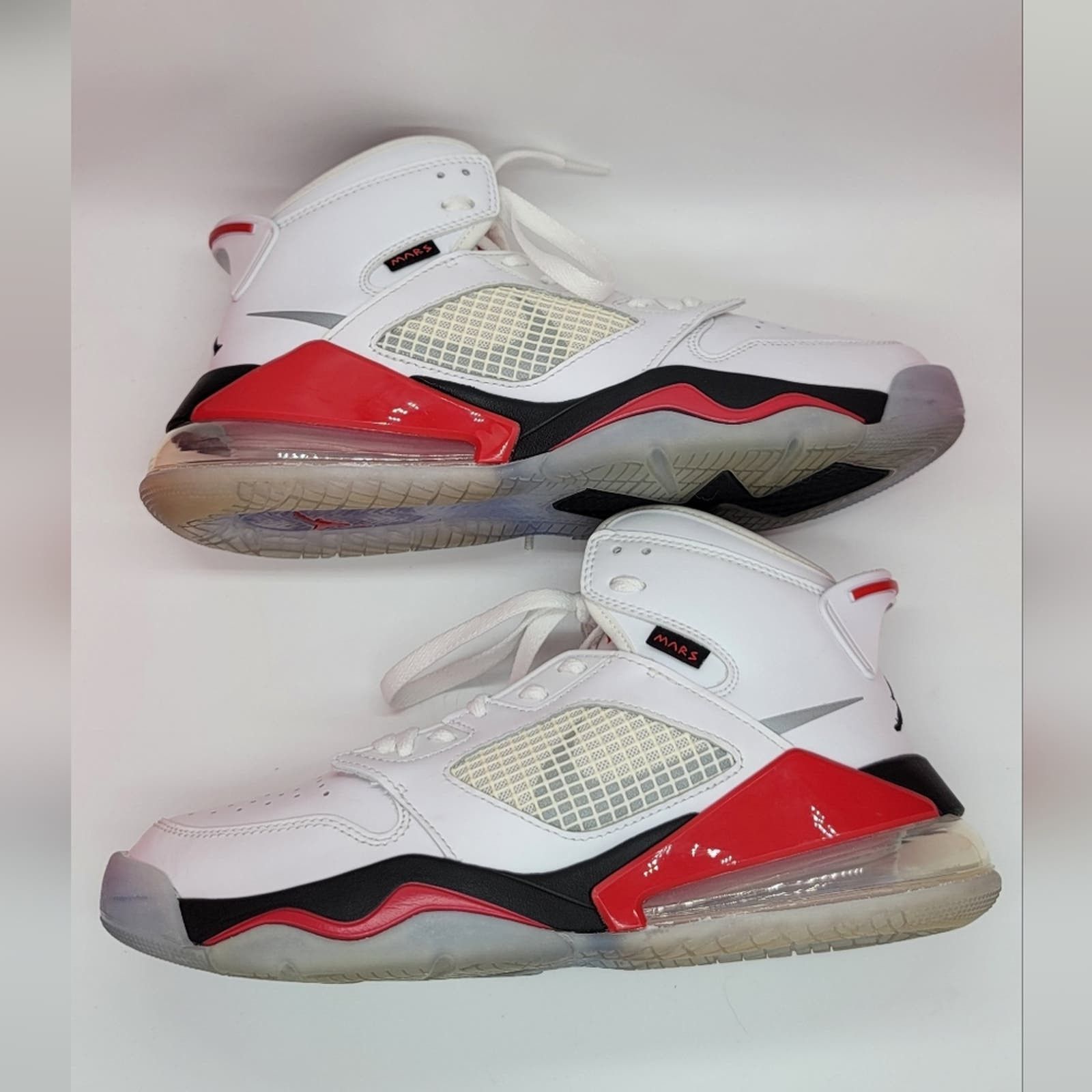 Jordan Mars 270 'White Fire Red'