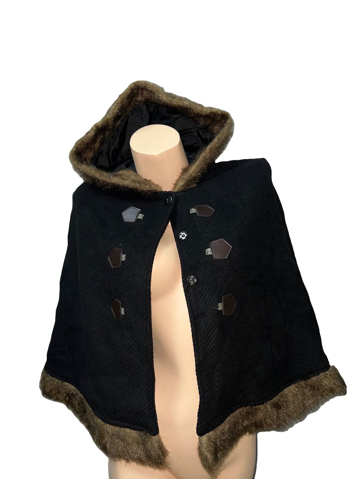 Japanese Brand Winter cape with fur hem 🖤🧛🏻‍♀️ Size S / US 4 / IT 40 - 2 Thumbnail