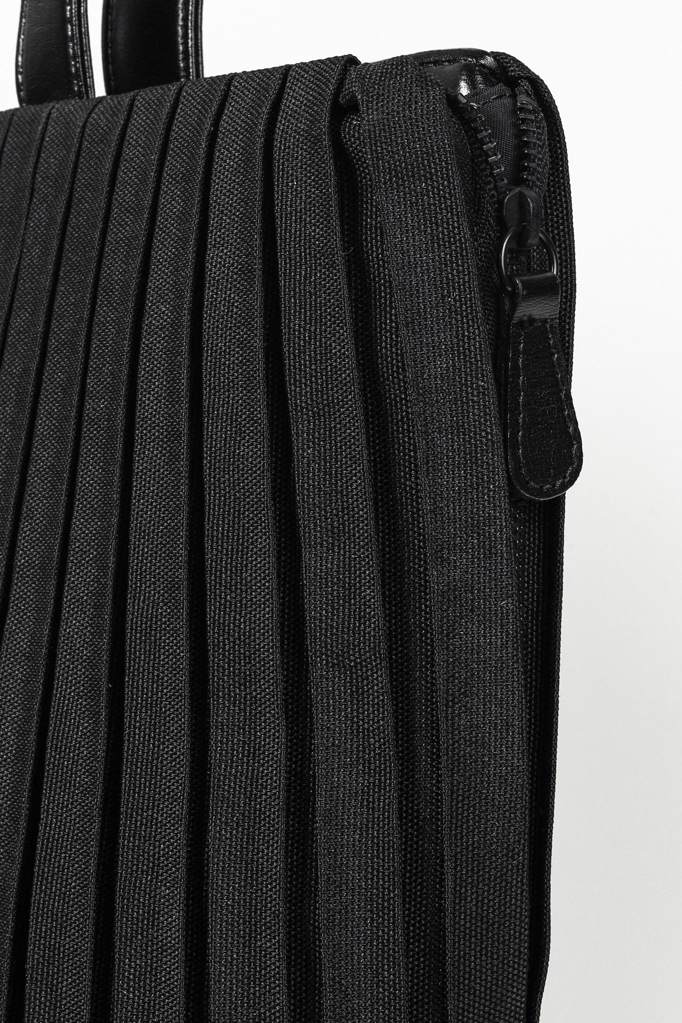 Issey Miyake Issey Miyake Pleats Please Black U Tote Bag Size ONE SIZE - 10 Thumbnail