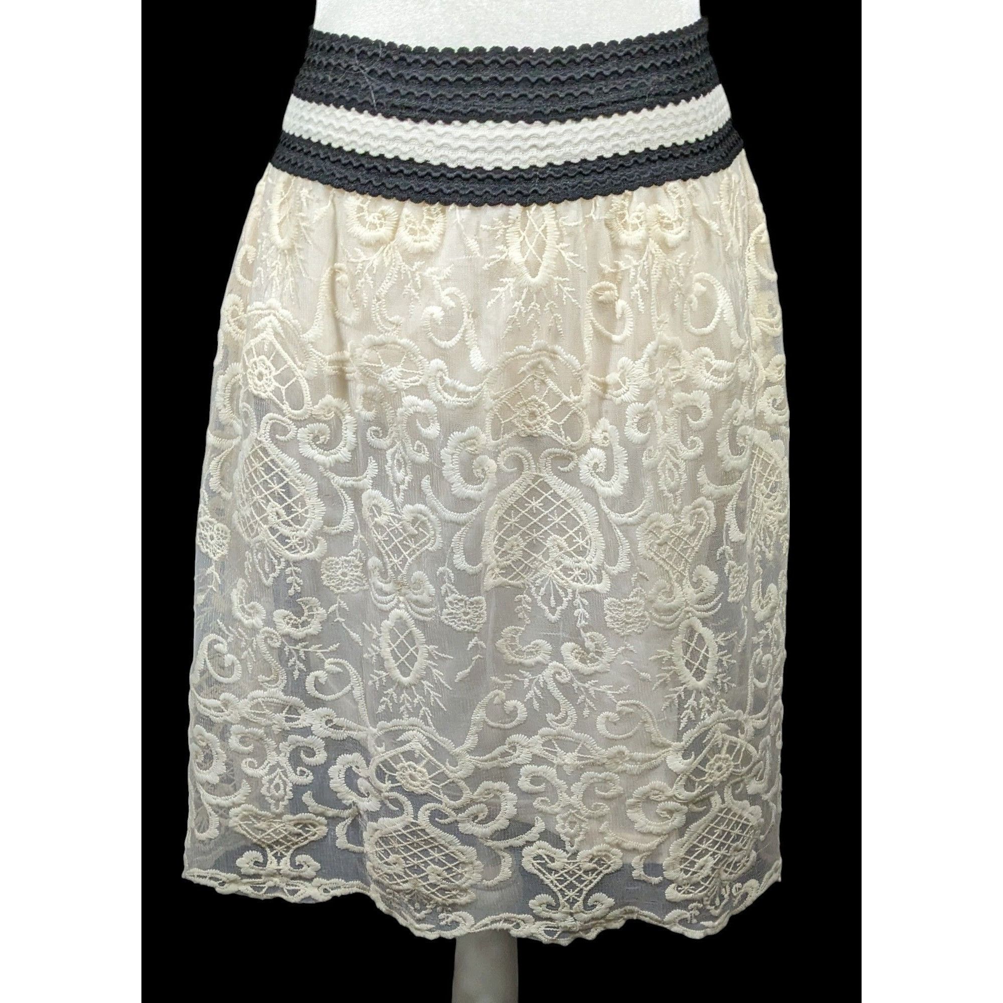 Other Jealous Tomato Coquette Heart Lace Skirt Size Small Size 26" / US 2 / IT 38 - 1 Thumbnail