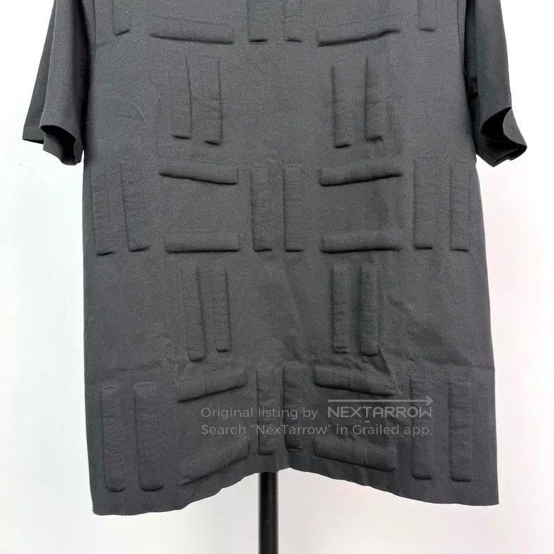 Balenciaga Balenciaga Embossed Solid Short Sleeve Size US L / EU 52-54 / 3 - 3 Thumbnail