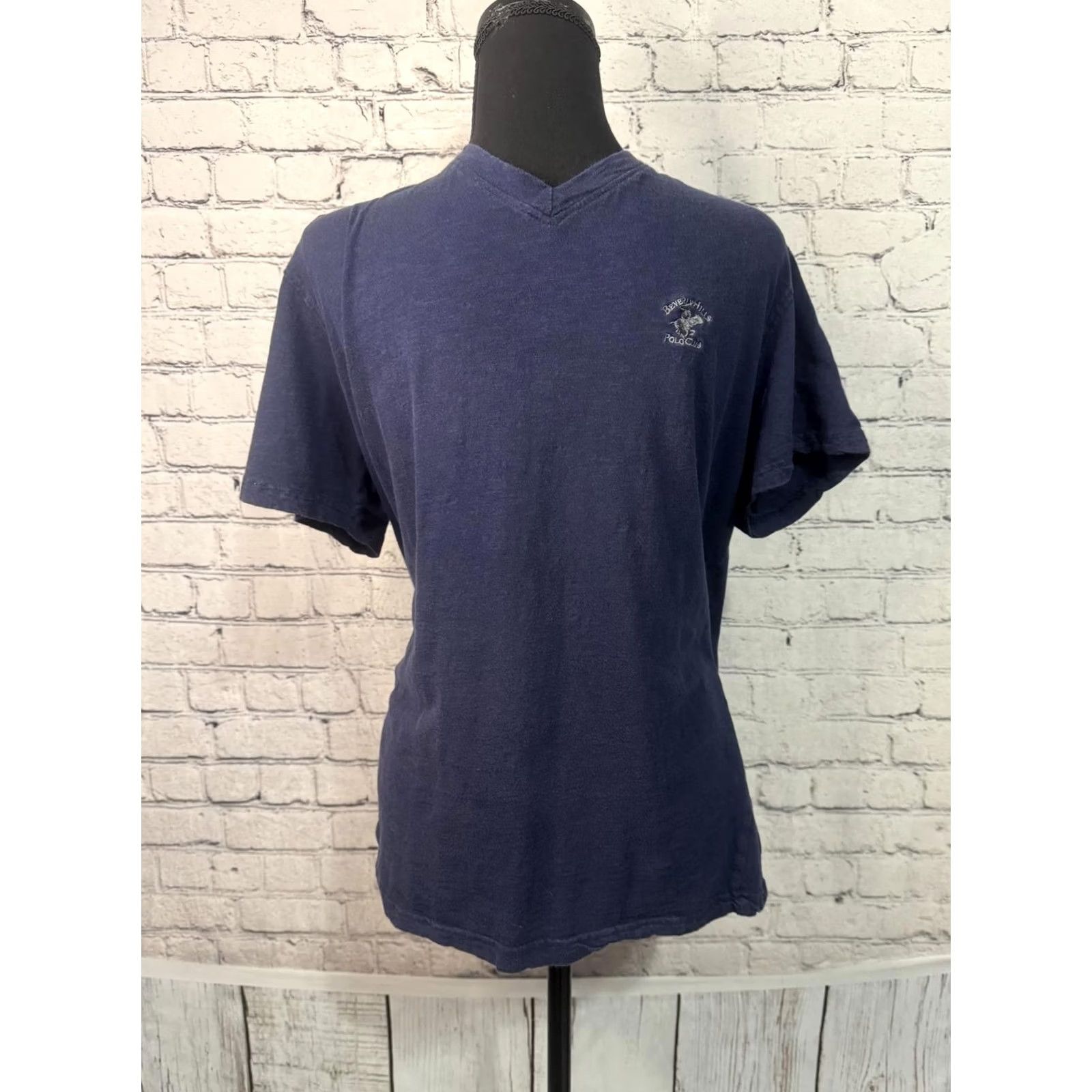 Beverly Hills Polo Club Beverly Hills Polo Club Navy Blue V-Neck T-Shirt M Men Regular Cotton Chest Logo Navy Blue 90s? Size US M / EU 48-50 / 2 - 6 Thumbnail
