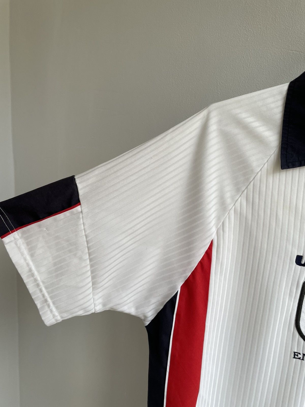 Vintage ENGLAND 1998 1999 Home Football Shirt Soccer Jersey Umbro Size US L / EU 52-54 / 3 - 7 Thumbnail