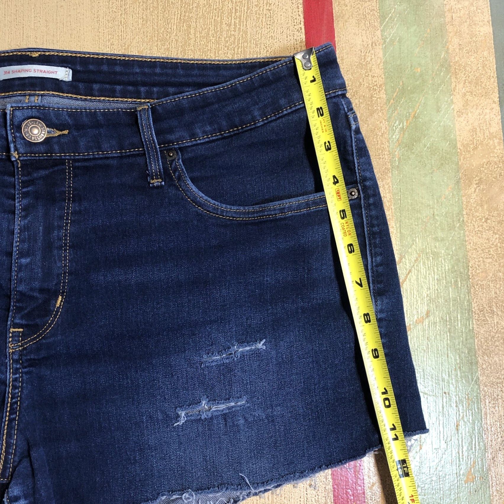 Levi's VINTAGE Levis Denim Blue Jean Shorts Womens Cut Offs 36 X 3 Raw Hem Daisy Dukes 90s Bohemian Size 25" / US 0 / IT 36 - 5 Thumbnail