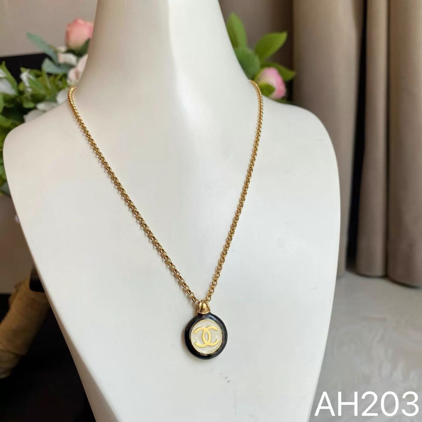 Chanel Chanel 24P Black & White CC Disk Necklace AH203 Size ONE SIZE - 3 Thumbnail