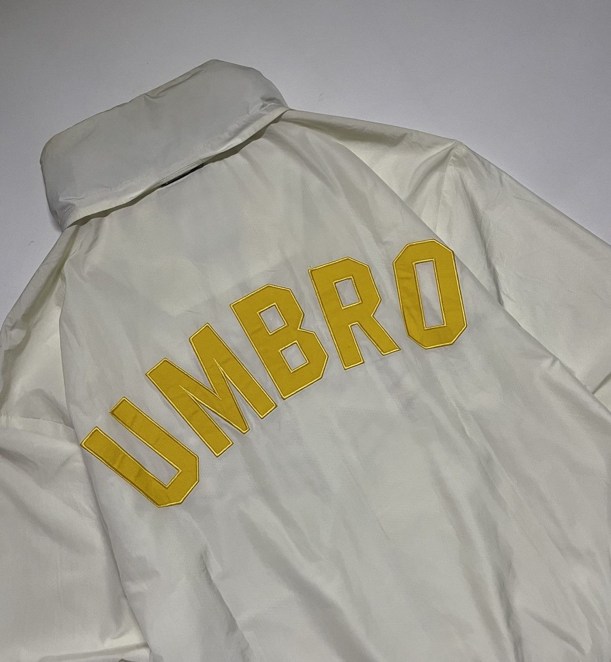 Umbro Umbro Embroidered Biglogo Sportwear Windbreaker jaket Size US XL / EU 56 / 4 - 14 Thumbnail