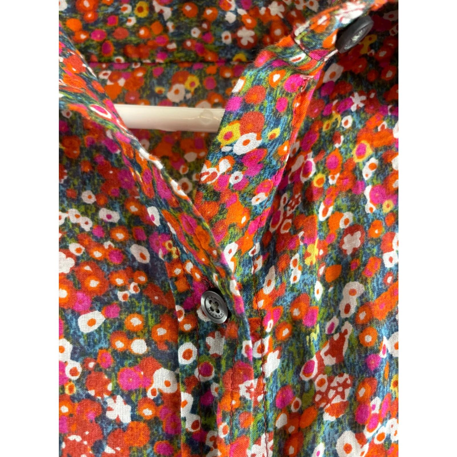 Isaac Mizrahi Isaac Mizrahi Shirt Blouse Women's Size Small Red Florals Button Up Long Sleeve Womens Size S / US 4 / IT 40 - 3 Thumbnail