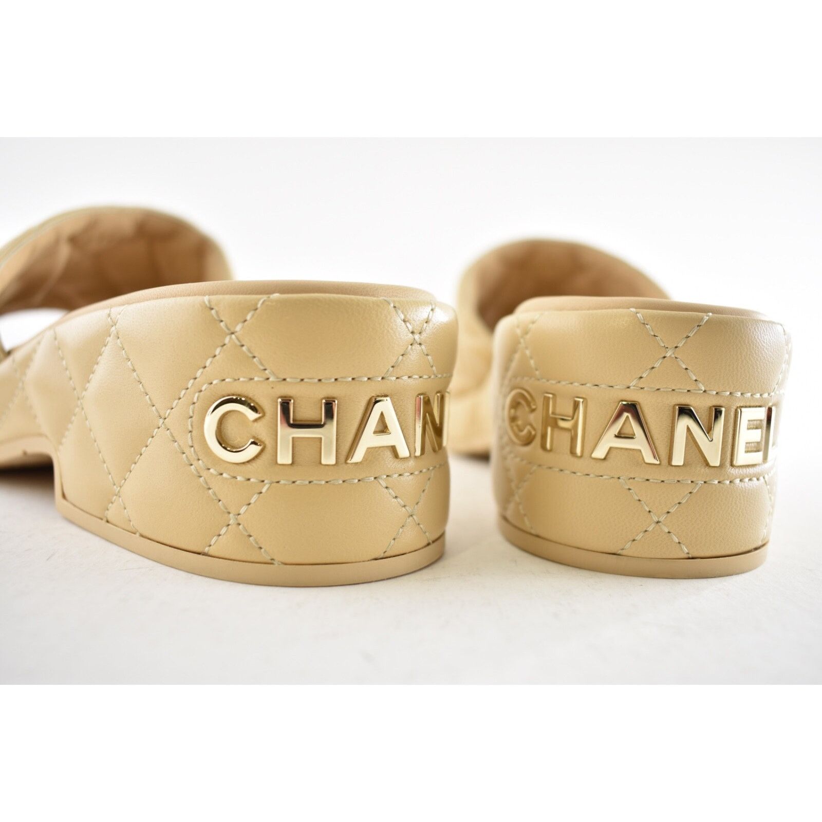Chanel Chanel 23C Beige Lambskin Leather Quilted CC Logo Size US 12 / IT 42 - 12 Thumbnail