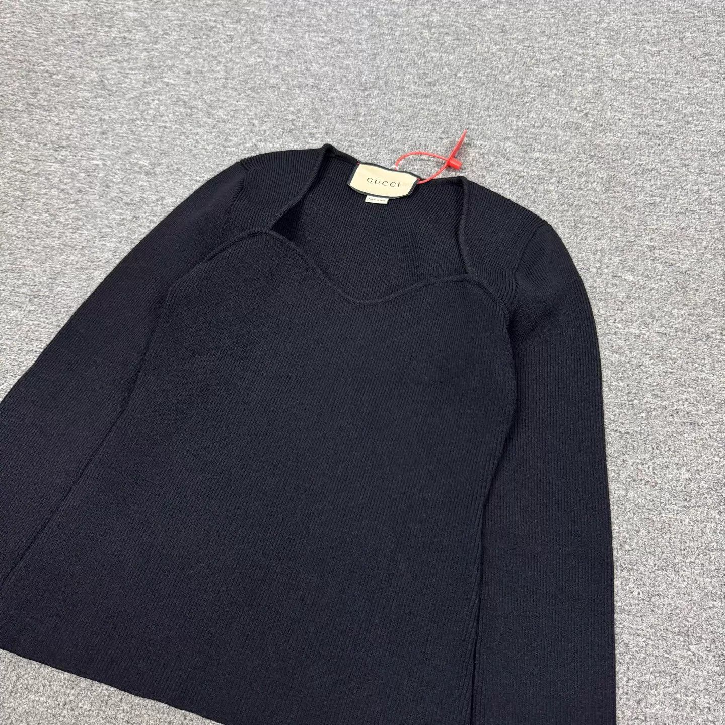 Gucci Gucci Black Ribbed Knit Heart Neck Long Sleeve Top XXS Size XXS / US 00 / IT 34 - 4 Thumbnail