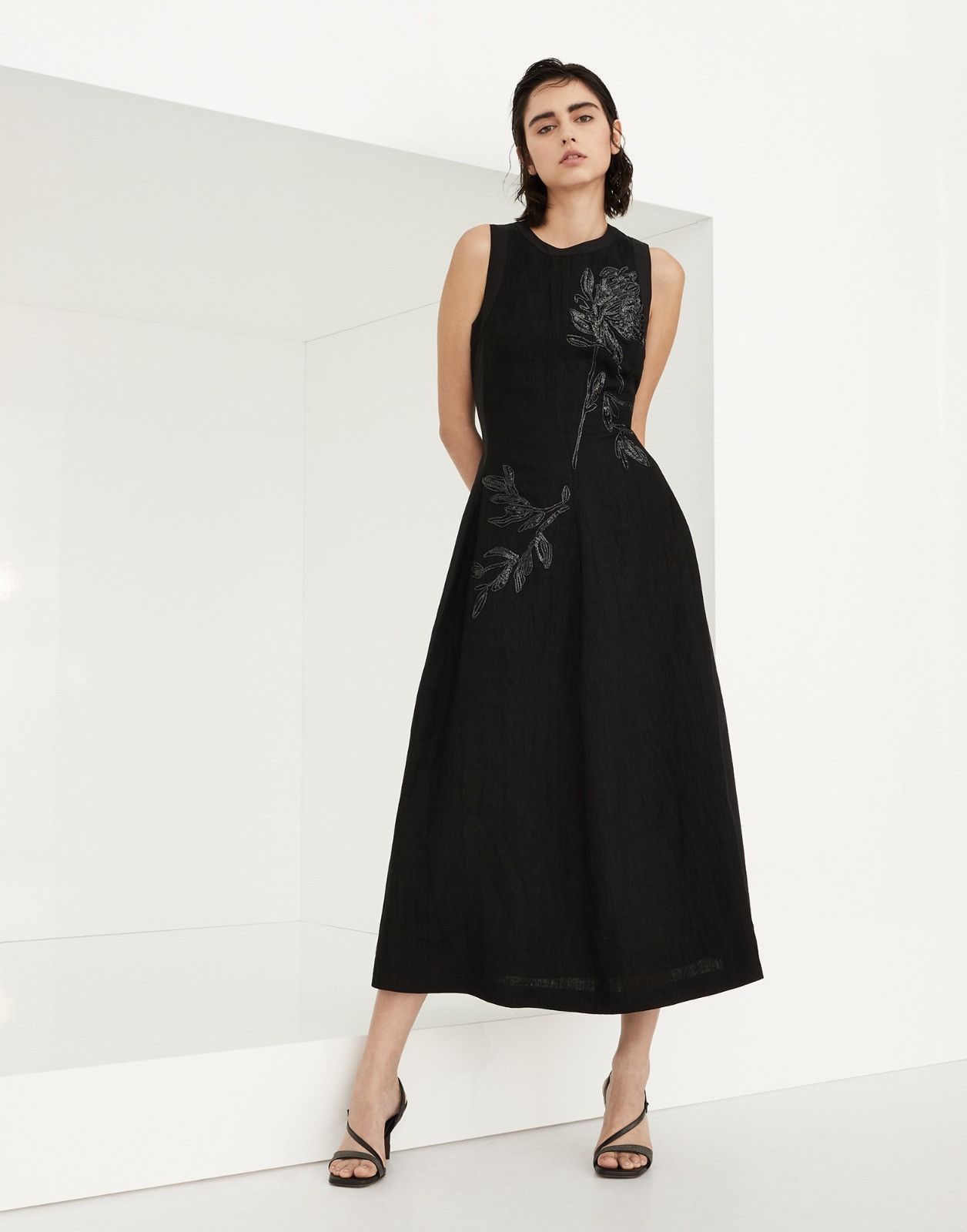 o1la1rc1a0425 Dress Embroidery in Black