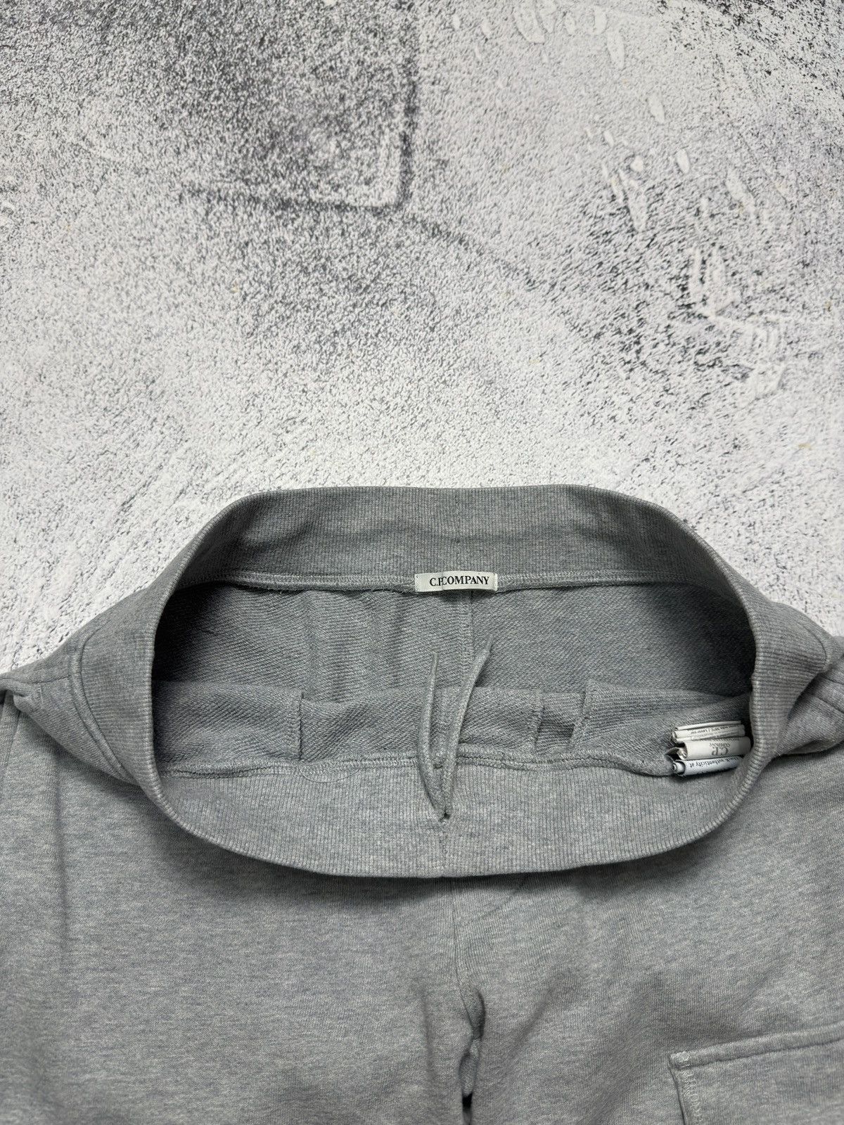 C.P. Company C.P. Company Diagonal Raised Fleece Cargo Grey Sweatpants Size US 32 / EU 48 - 7 Thumbnail