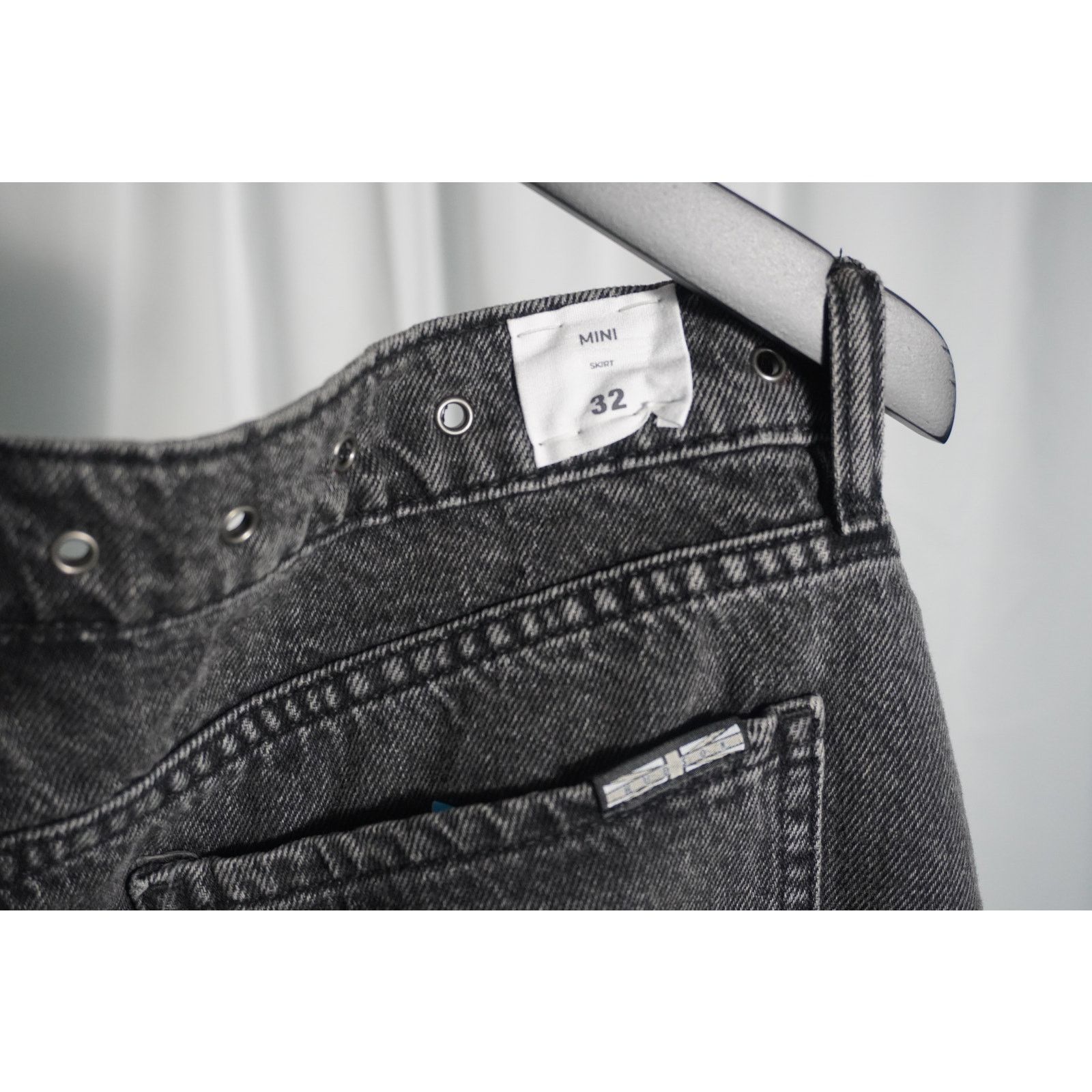 Hudson Hudson Jeans Mini Skirt Black Gray Wash Studded Waist Denim Size 32" / US 10 / IT 46 - 6 Thumbnail