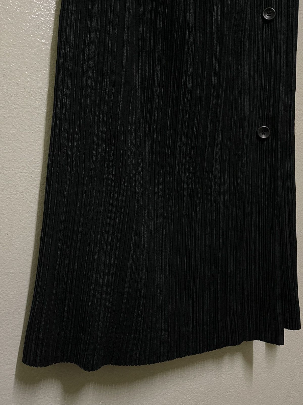 Issey Miyake × Japanese Brand Issey Miyake Sample Pleated Button Wrap Skirt Black Size 27" / US 4 / IT 40 - 4 Thumbnail