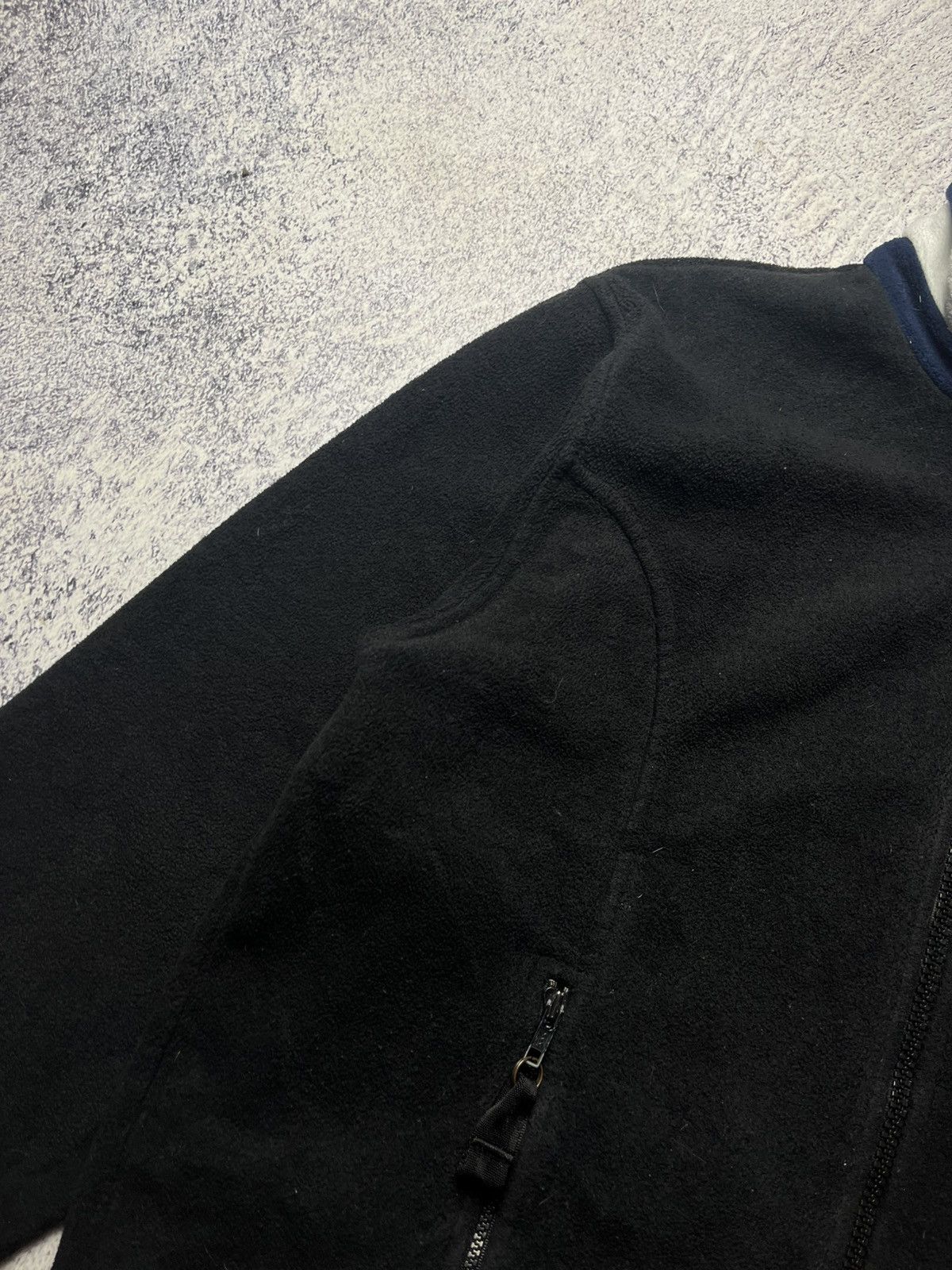 Other Vintage Tommy Hilfiger Fleece Jacket Big Logo Y2K Size US L / EU 52-54 / 3 - 13 Thumbnail