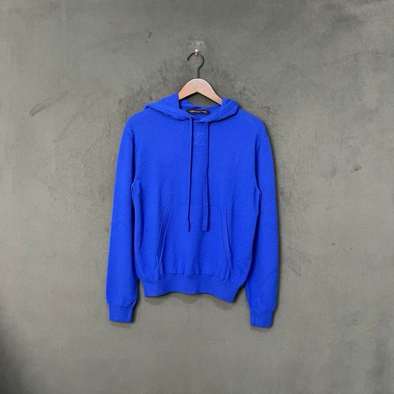 Louis Vuitton Louis Vuitton Blue neckline embossed logo hoodie Size US S / EU 44-46 / 1 - 1 Thumbnail