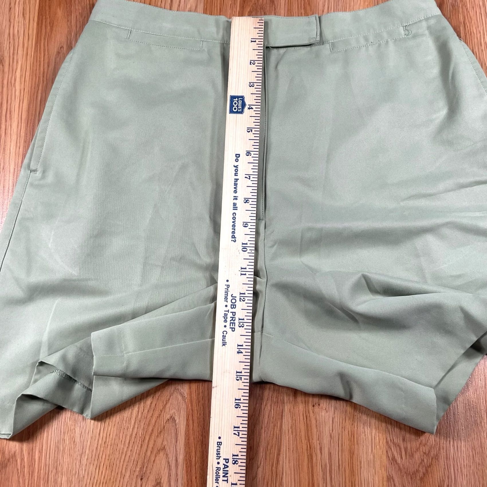 Izod IZOD Shorts Womens Size 12 Beige Flat Front Pockets Khaki Chino Golf Polyester Size 34" / US 12 / IT 48 - 4 Thumbnail
