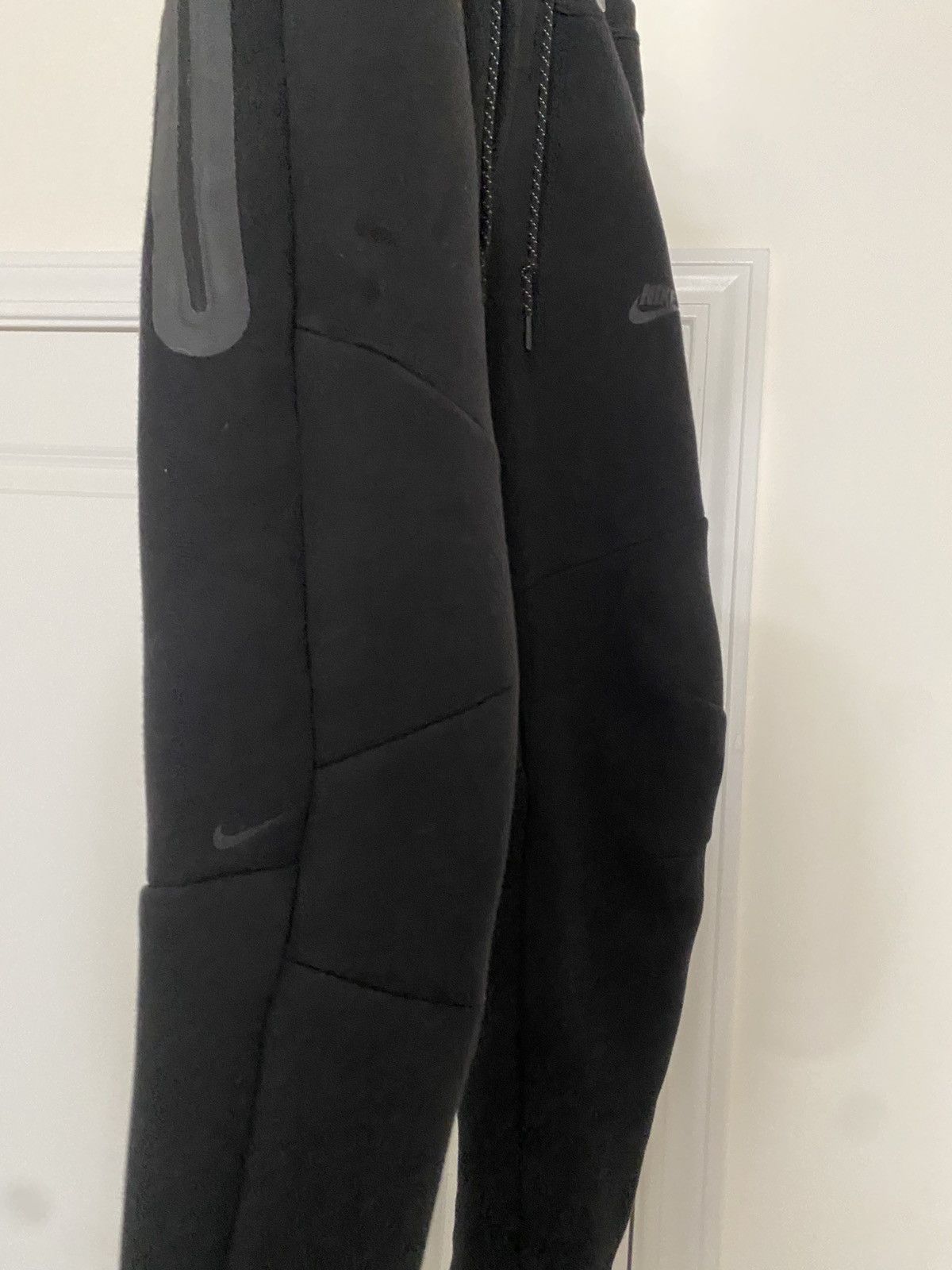 Nike Black on black nike tech pants Size US 30 / EU 46 - 4 Thumbnail